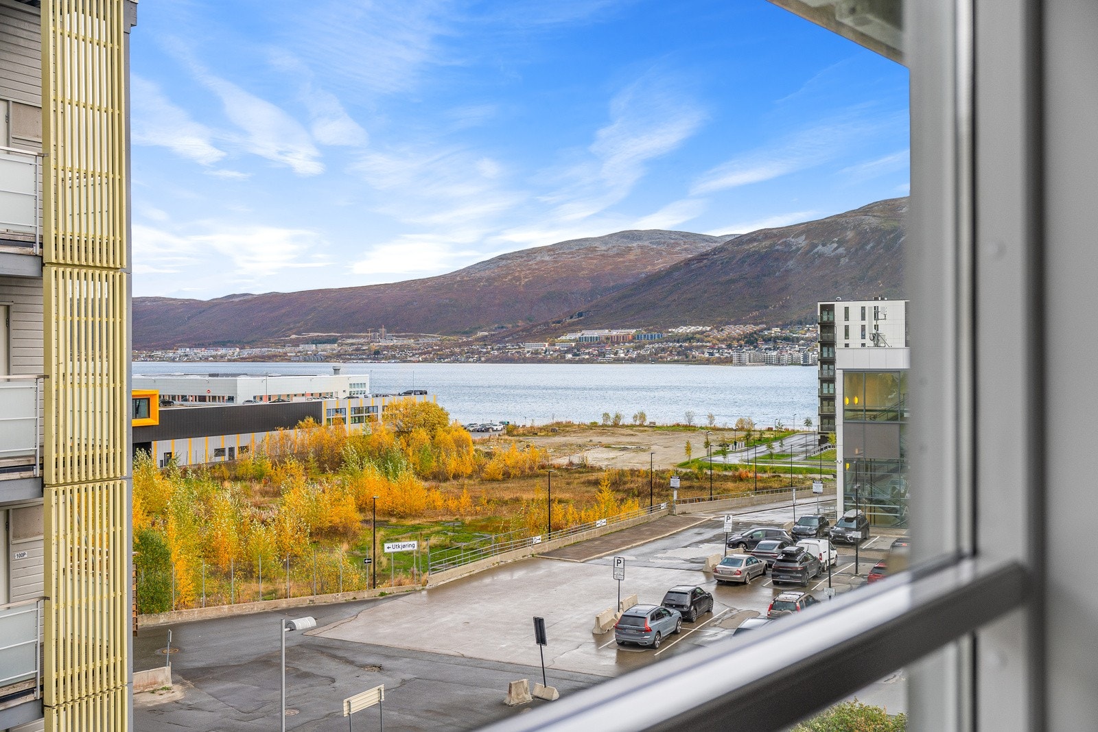 En flott og romslig 2-roms med sentral beliggenhet ca midt mellom Tromsø Sentrum og UiT/UNN.