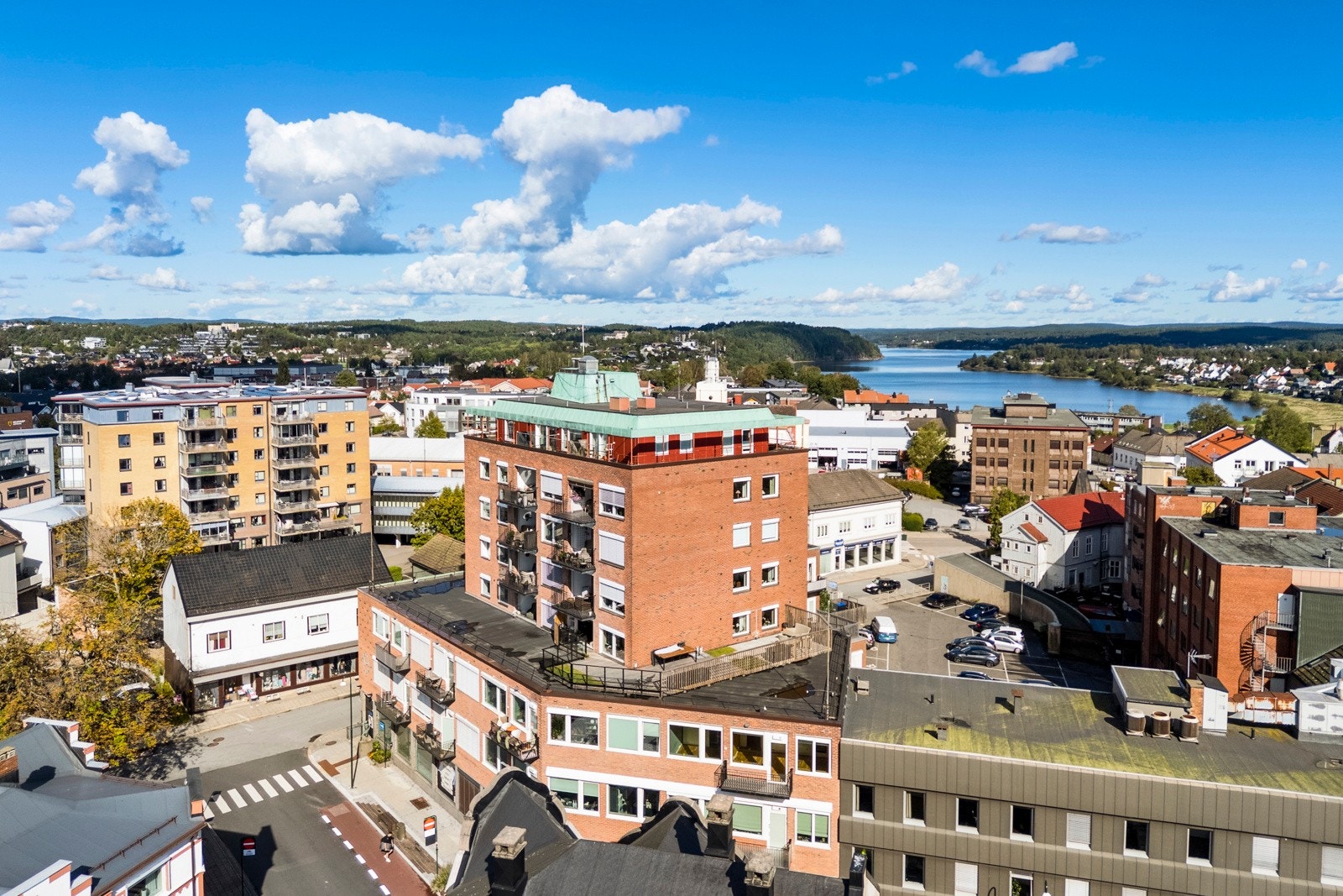 Dronefoto over nabolaget Galleribilde