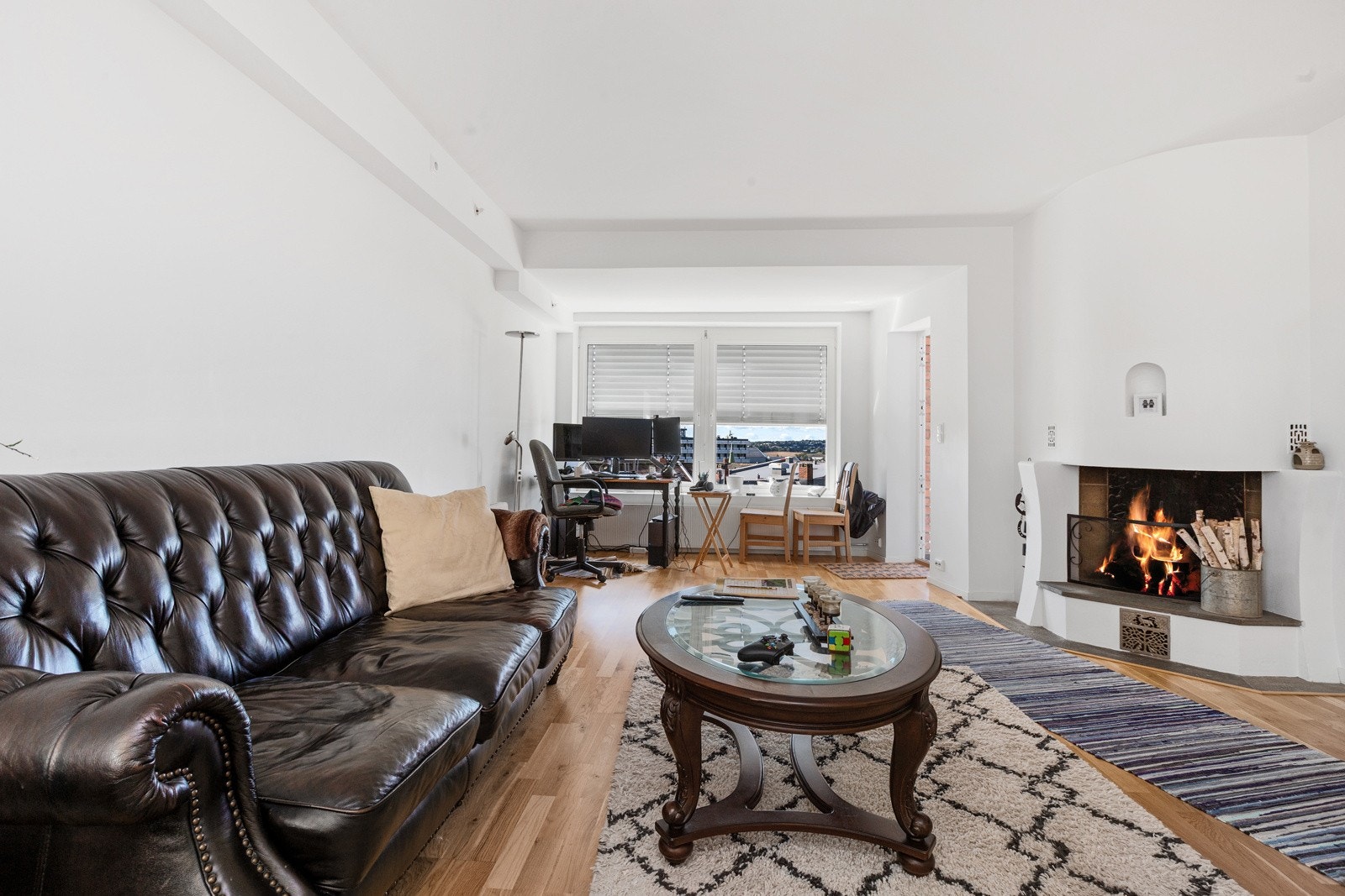 Legg merke til peisen i hjørnet Galleribilde