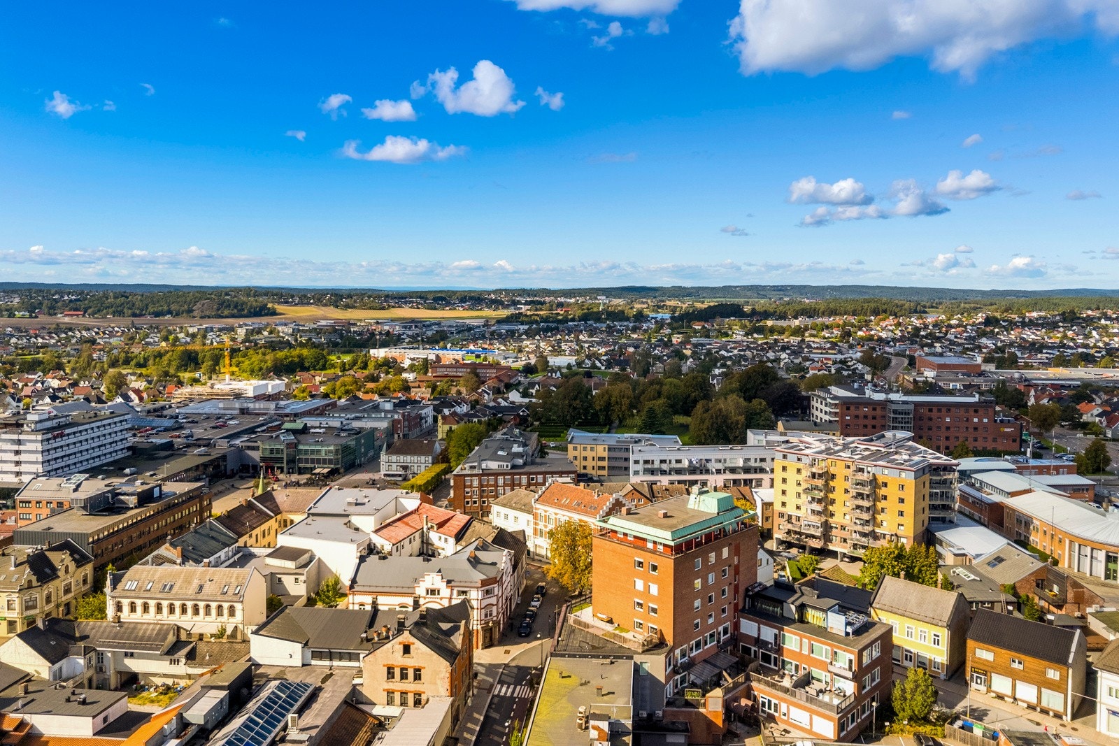 Fra leiligheten er det kun noen få minutters gange uansett om du skal til Torget, Storbyen, Kulåsparken eller jernbanestasjonen Galleribilde