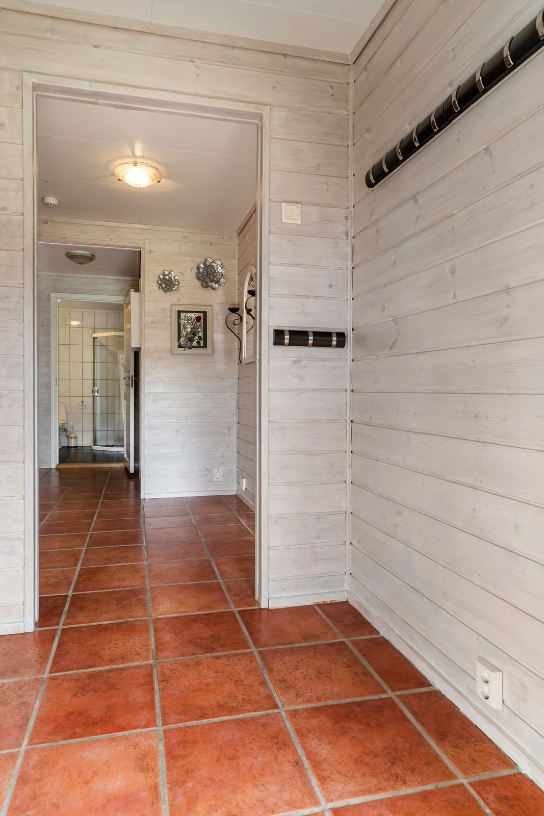 Velkommen inn! Flislagt entré/gang med varmekabler. Galleribilde