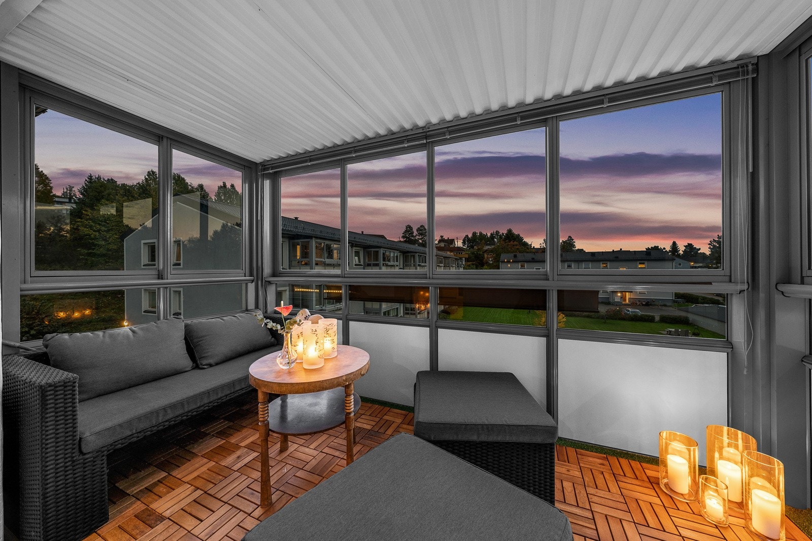 Balkongen er perfekt for sosiale sammenkomster og avslapning i rolige omgivelser. Galleribilde