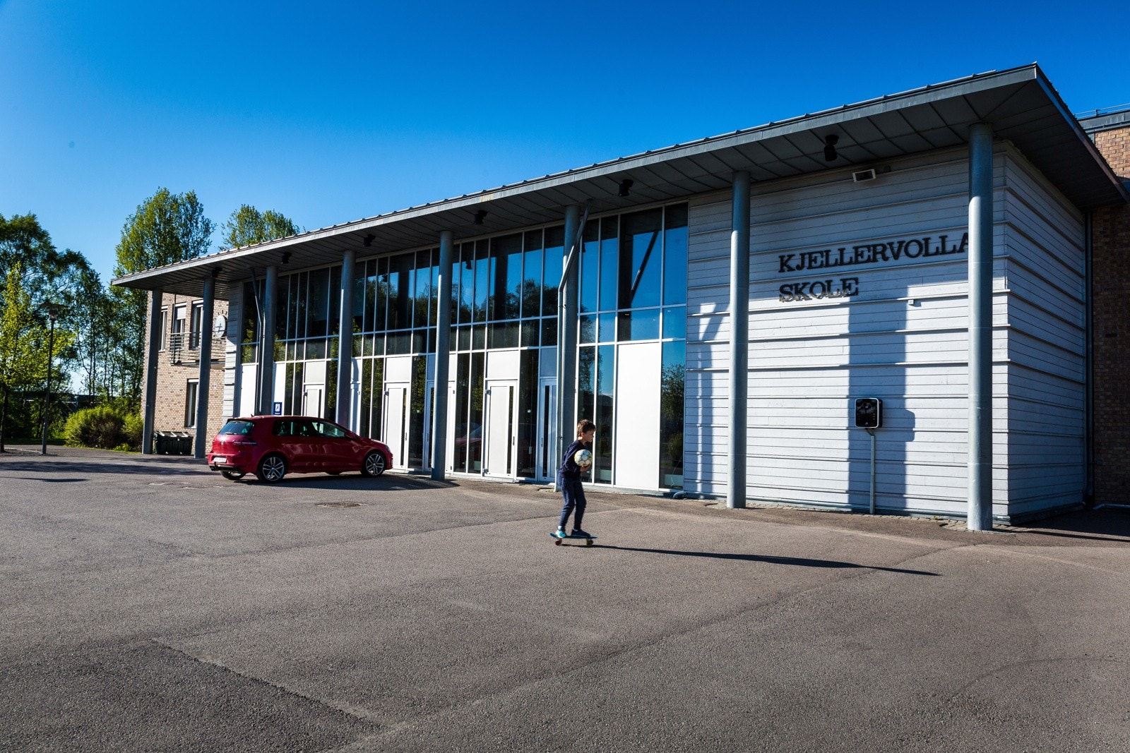 Kjellervolla skole ligger kun et par minutters kjøring fra boligen. Galleribilde