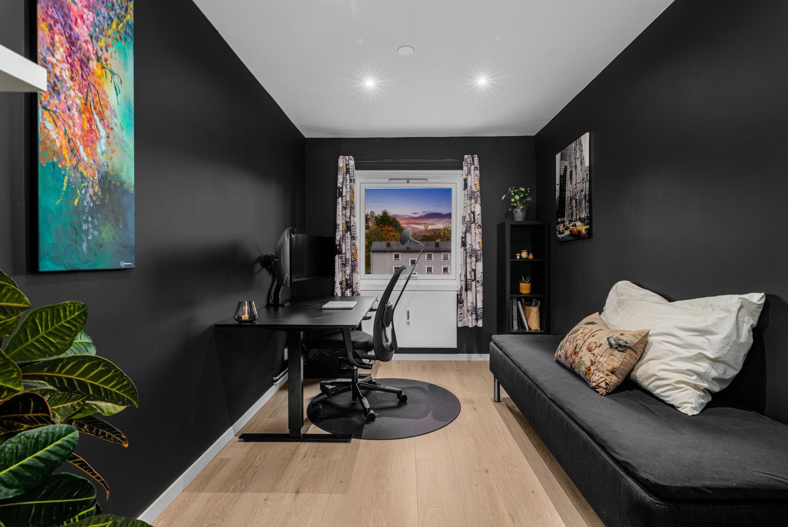 Rom som brukes som kontor, her har du gode innredningsmuligheter. Galleribilde