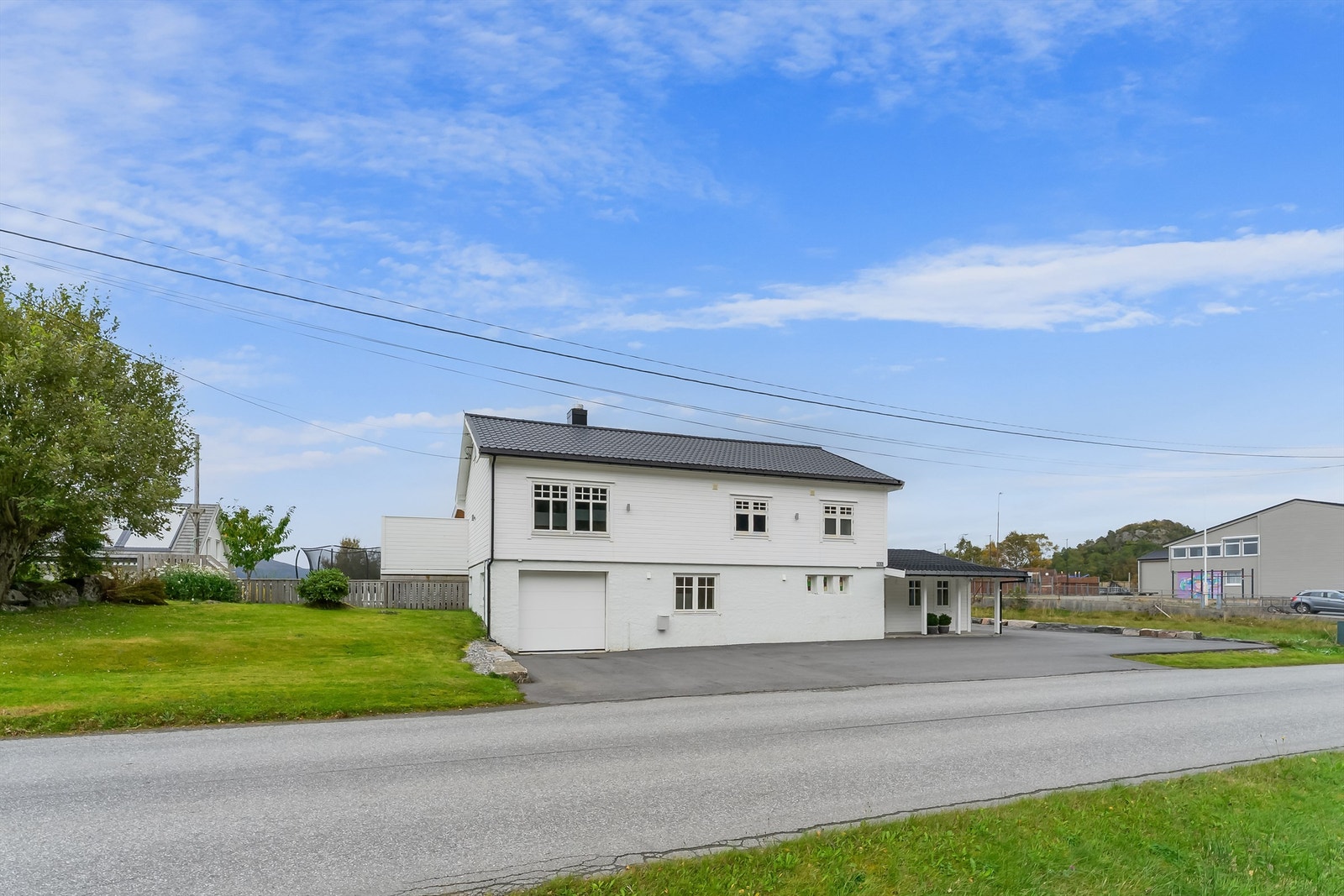 Enebolig med flott beliggenhet på Moltustranda. Galleribilde