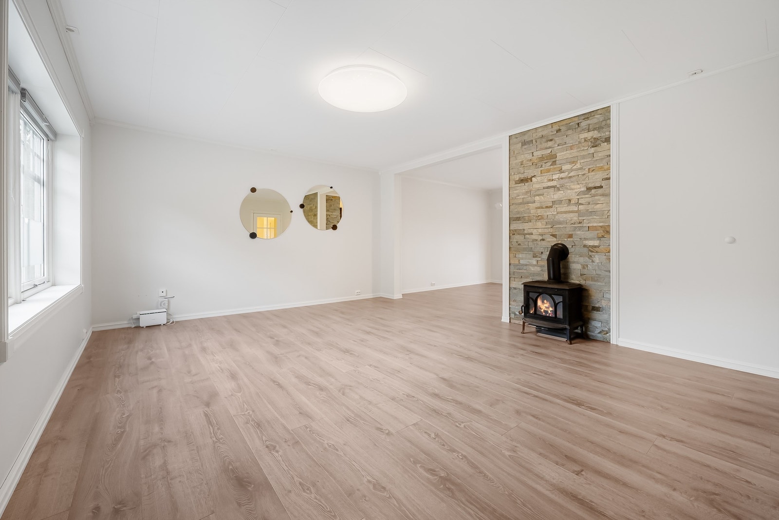 Stue med ildsted. Galleribilde