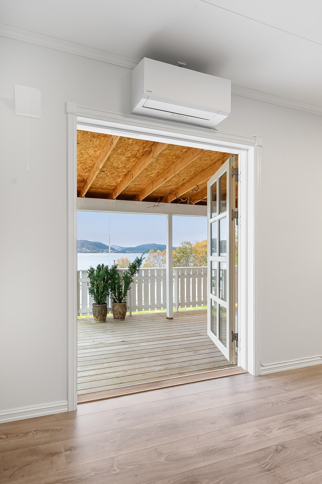 Fra spisestuen har du adkomst til overbygget veranda. Galleribilde