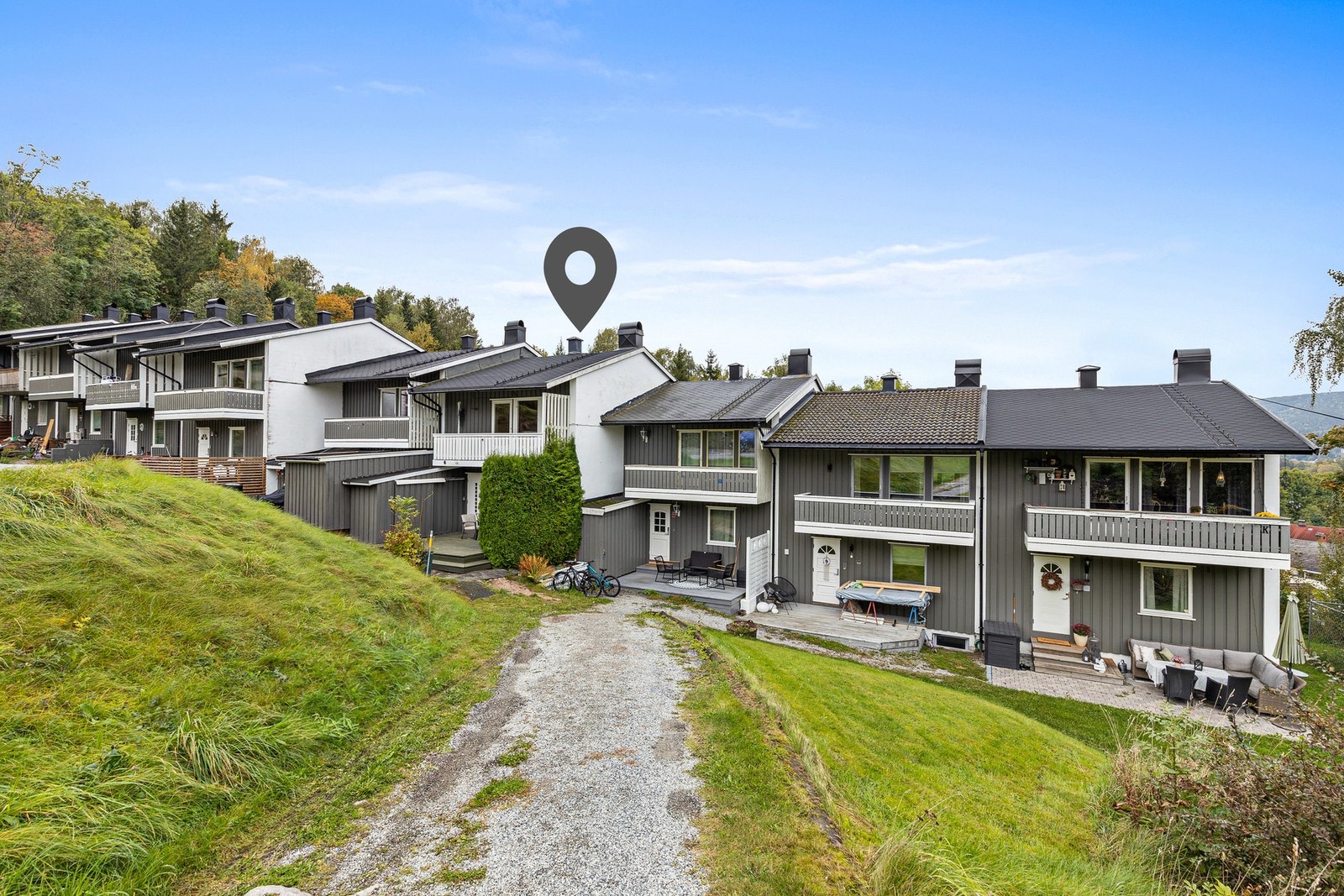Det medfølger en fast plass i carport som etter plan ferdigstilles i løpet av høsten/oktober. Galleribilde
