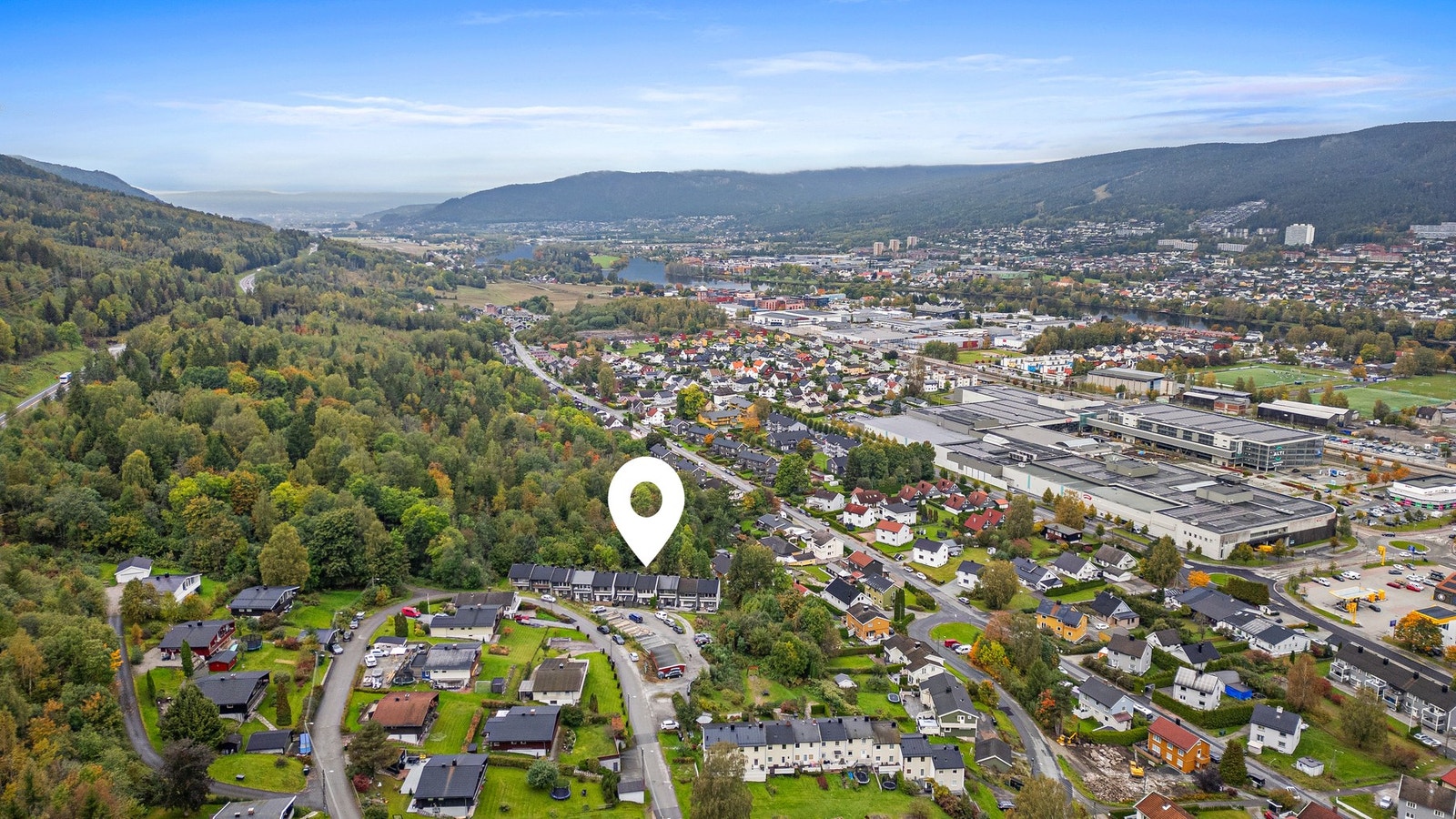 Eiendommen har en sentral og barnevennlig beliggenhet i et veletablert boligområde på Gulskogen Galleribilde