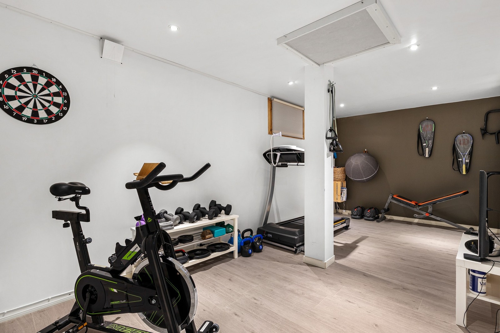 Kjellerrom som er innredet som treningsrom i dag. Rommet er ikke omsøkt til varig opphold. Galleribilde