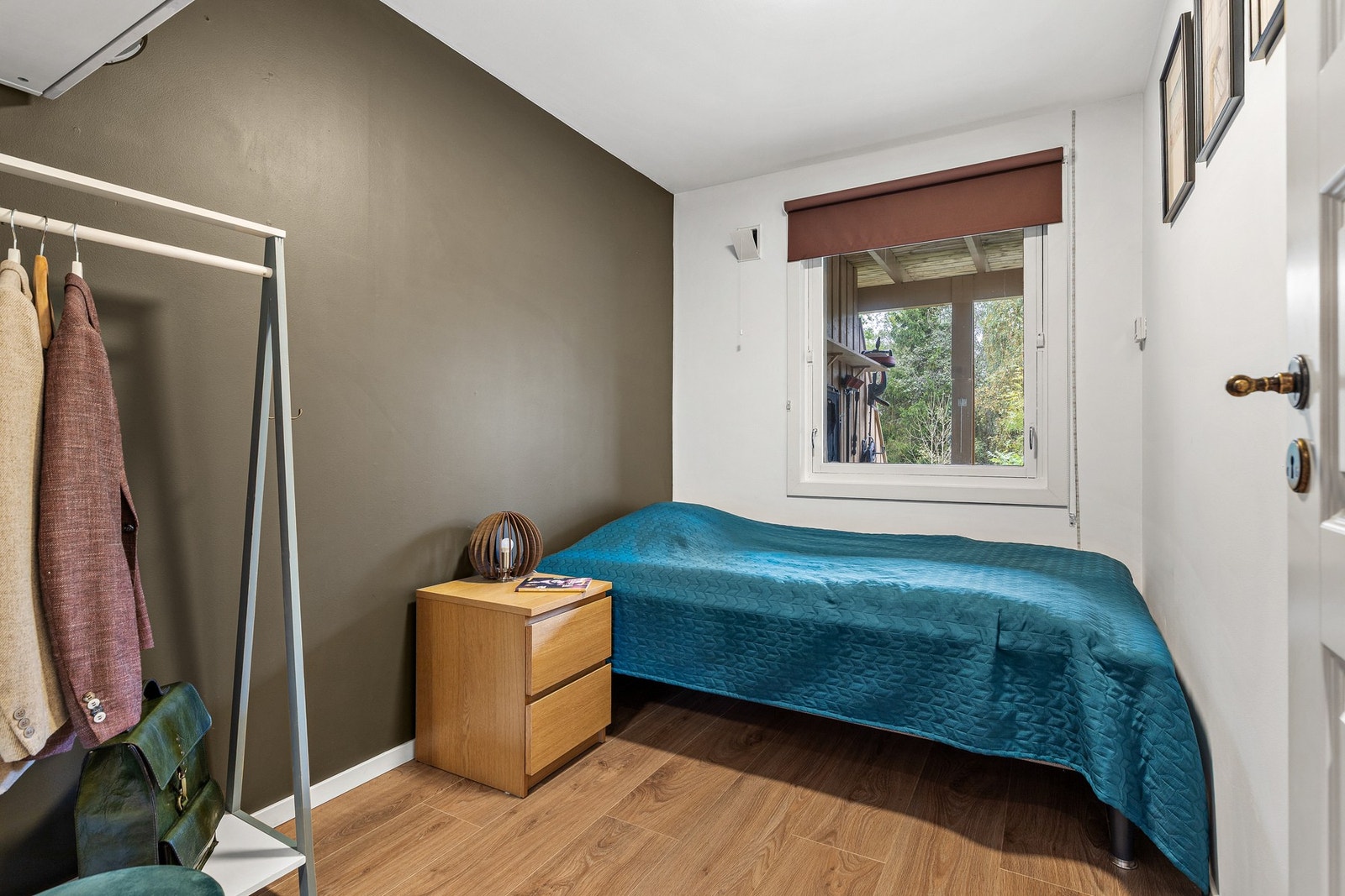 Soverom 2. Alle rommene har laminat på gulv og slette flater på vegger. rommet har gulvvarme. Galleribilde