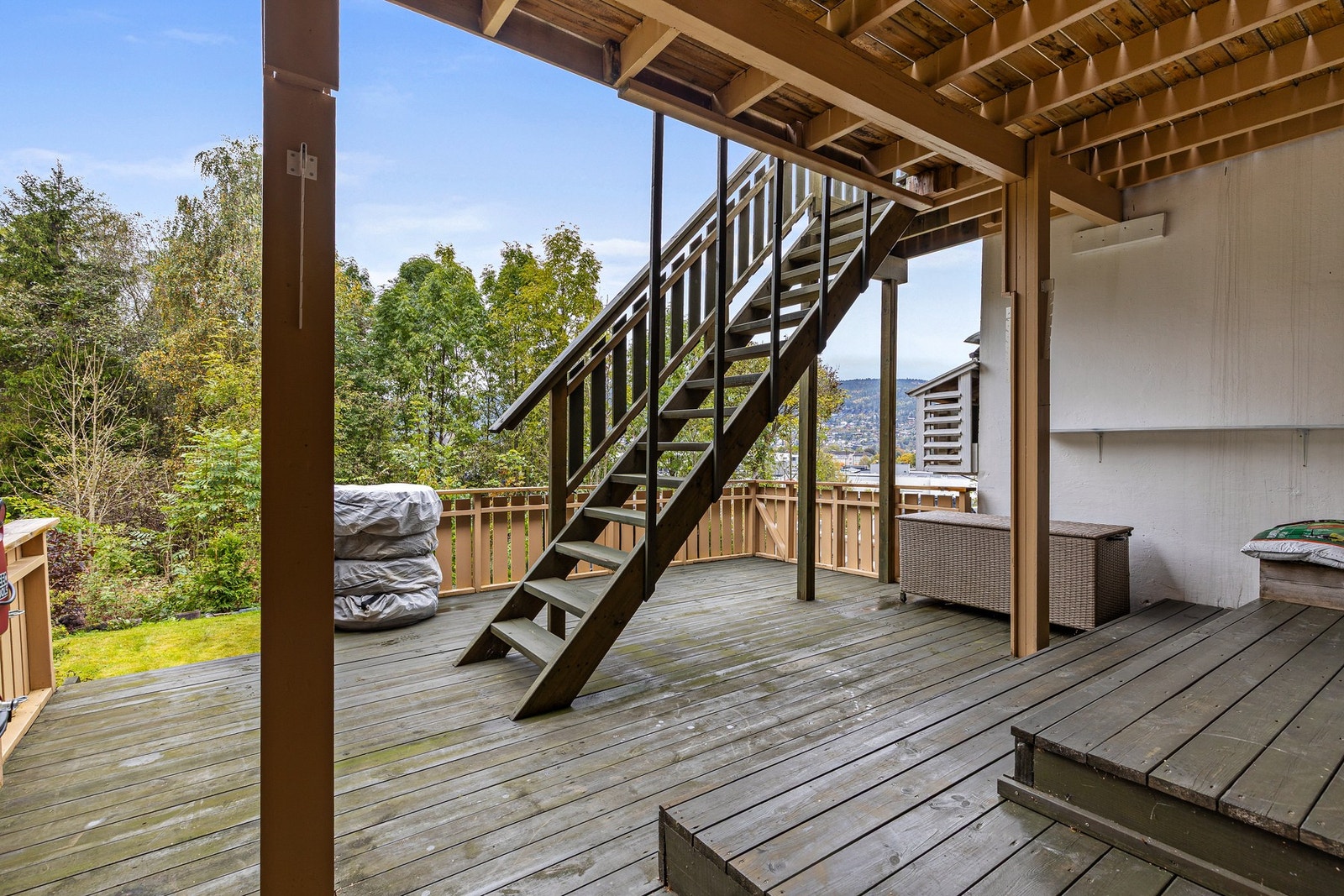 Terrassen er godt skjermet og delvis overbygget Galleribilde