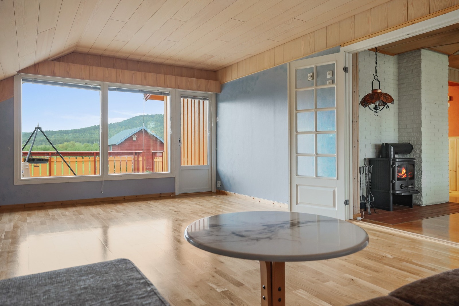 Fra den innerste stuen er det utgang til terrassen. Galleribilde