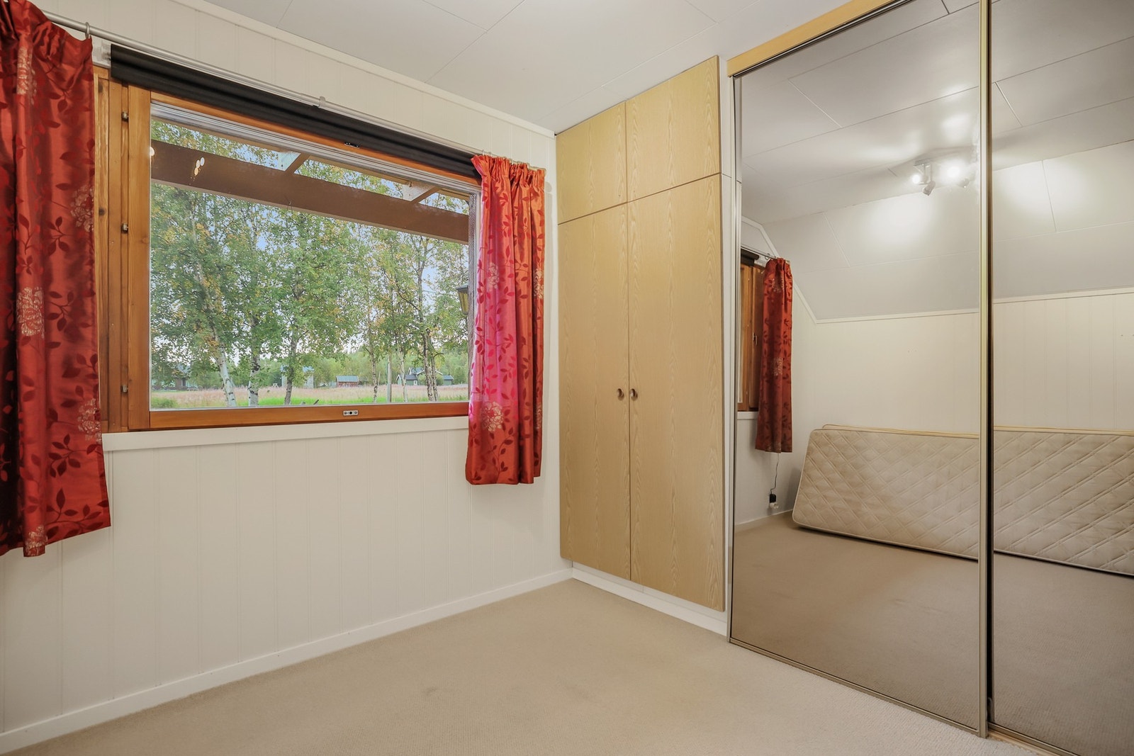 Soverom 1.etg, mot øst. Galleribilde