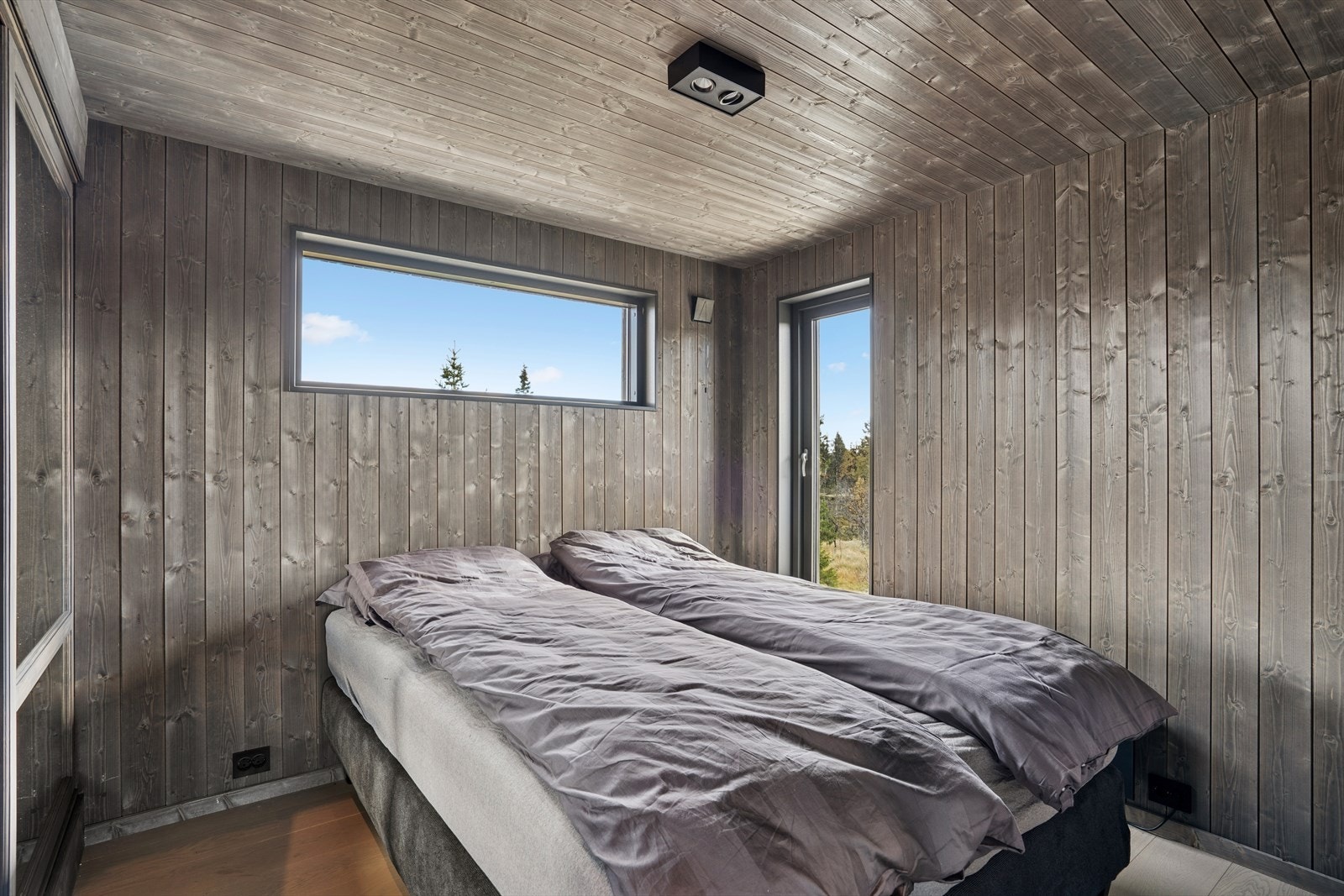 Soverom med garderobeskap. Galleribilde