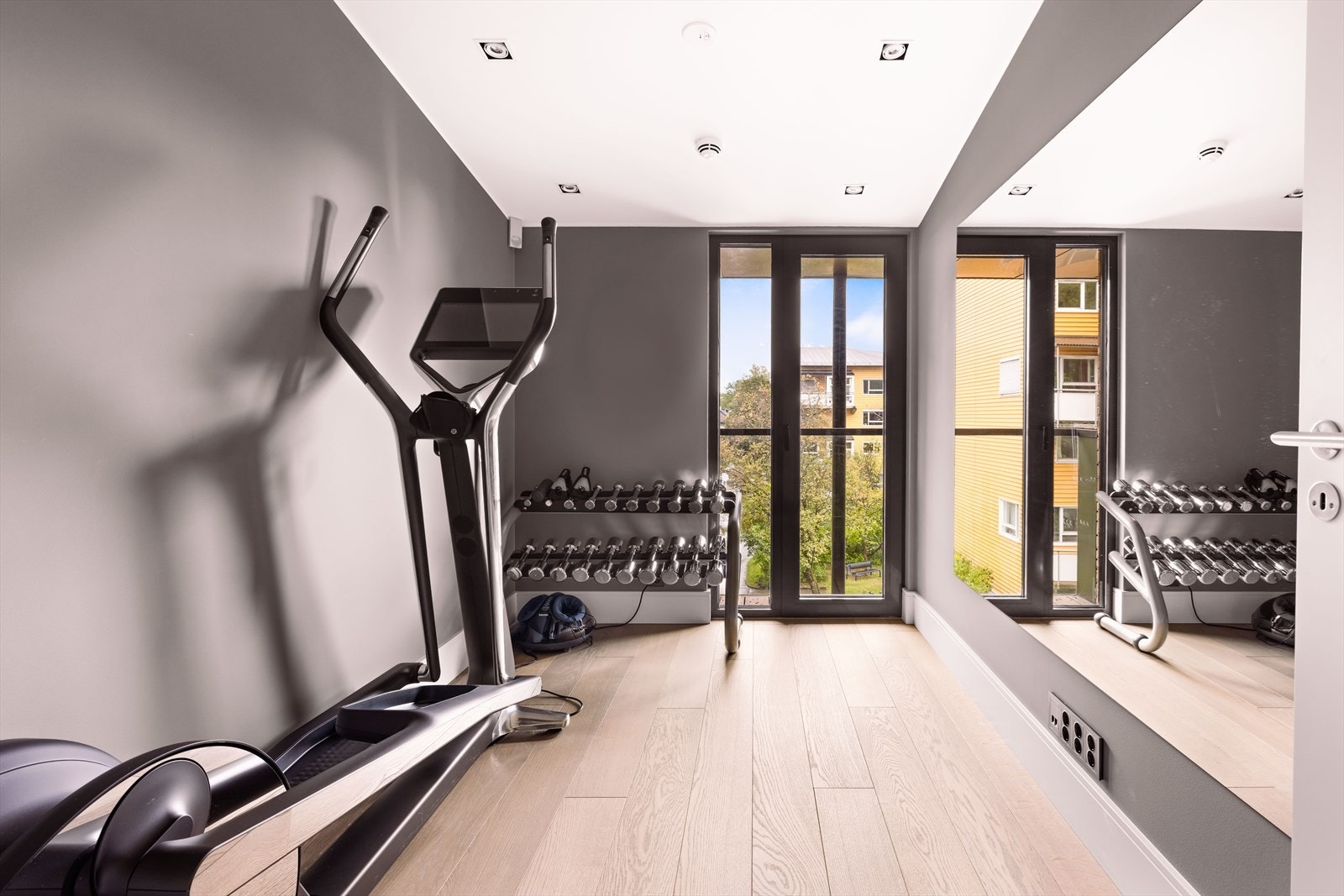 Soverom 3 med god plass til seng og tilhørende møblement - Rommet passer også godt som kontor eller treningsrom. Galleribilde