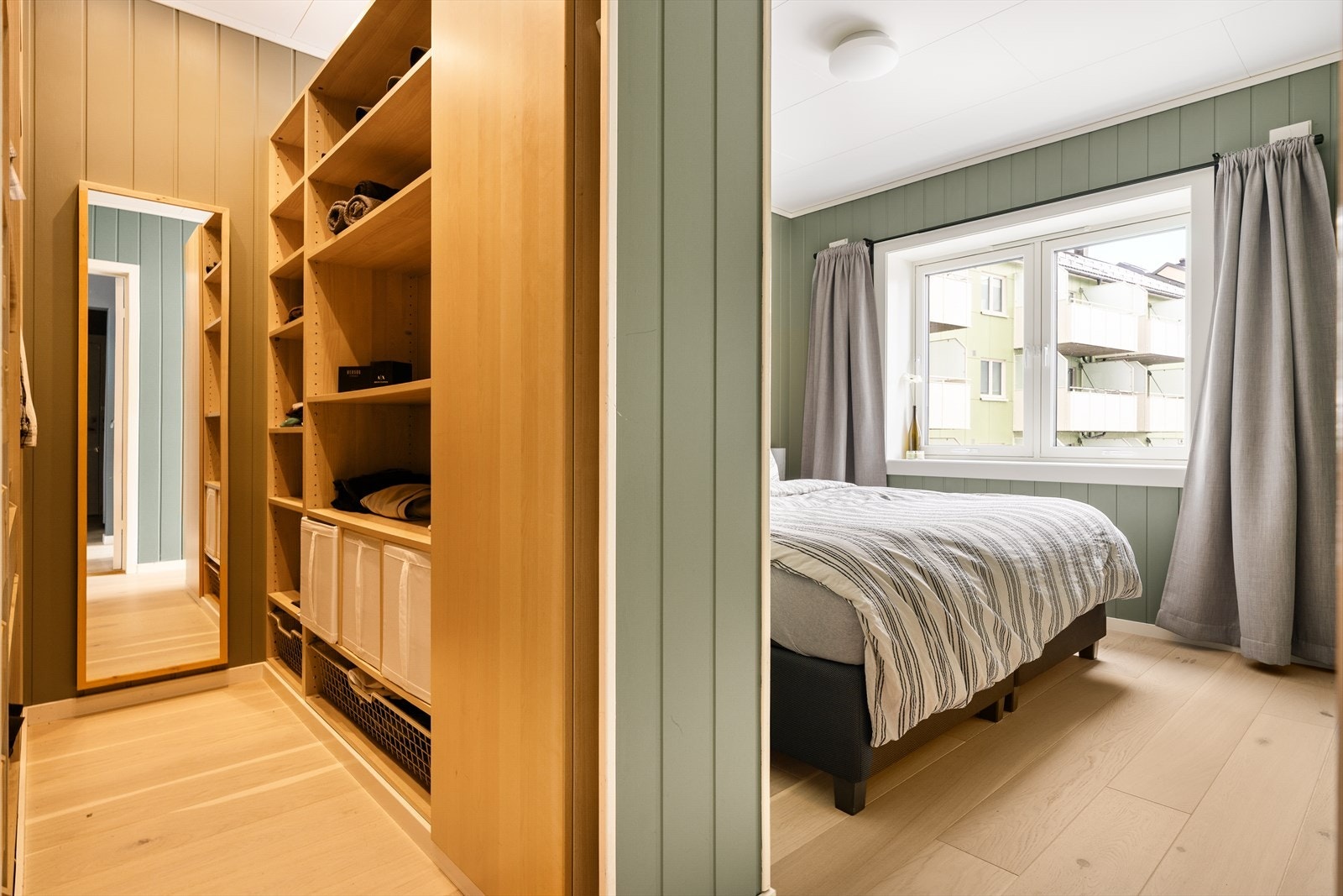 Det er etablert en svært smart løsning i en innebygd garderobeskap. Galleribilde