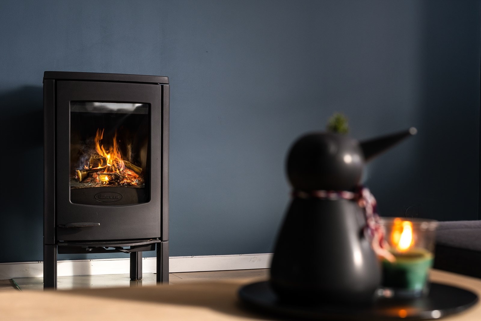 Boligen er oppvarmet via panelovner og vedfyring. Galleribilde