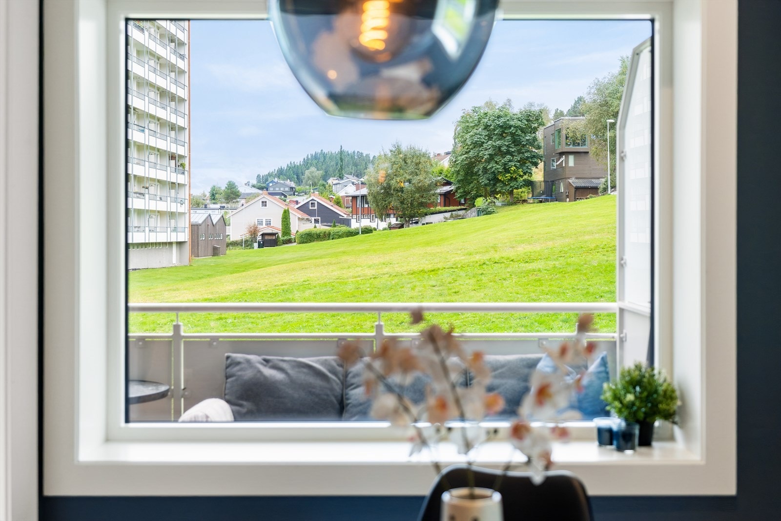 Utsikt fra spisestue. Galleribilde