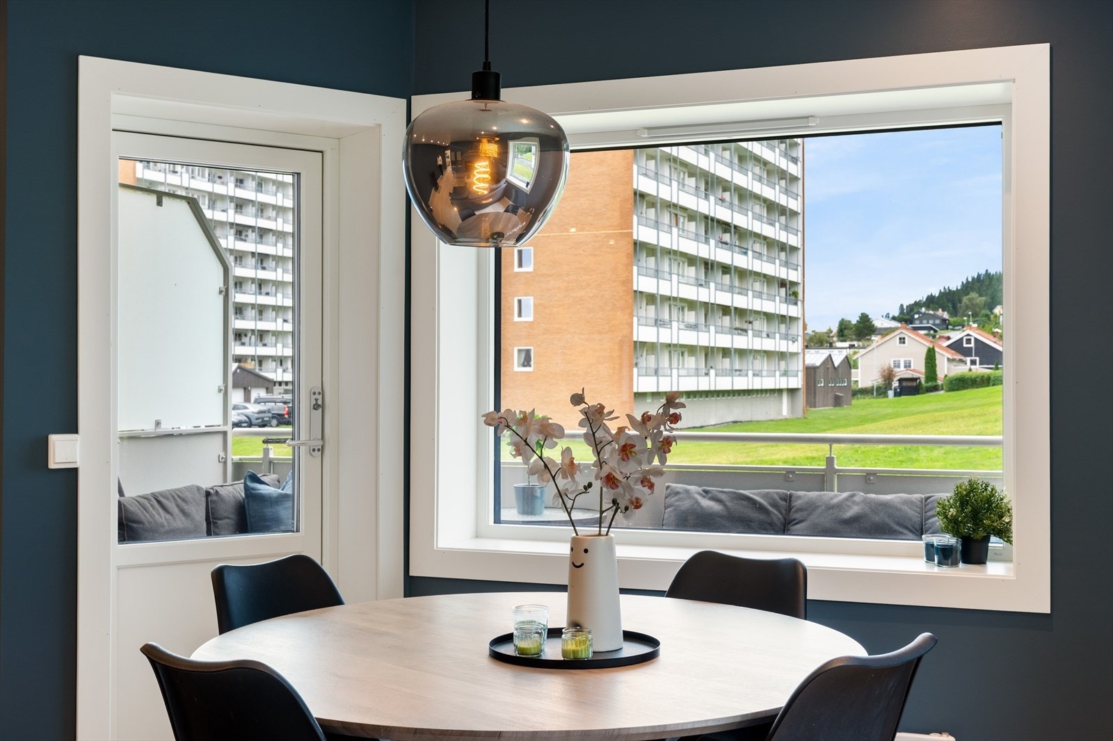 Leiligheten har en av de flotteste beliggenhetene i Sverresborg borettslag. Galleribilde