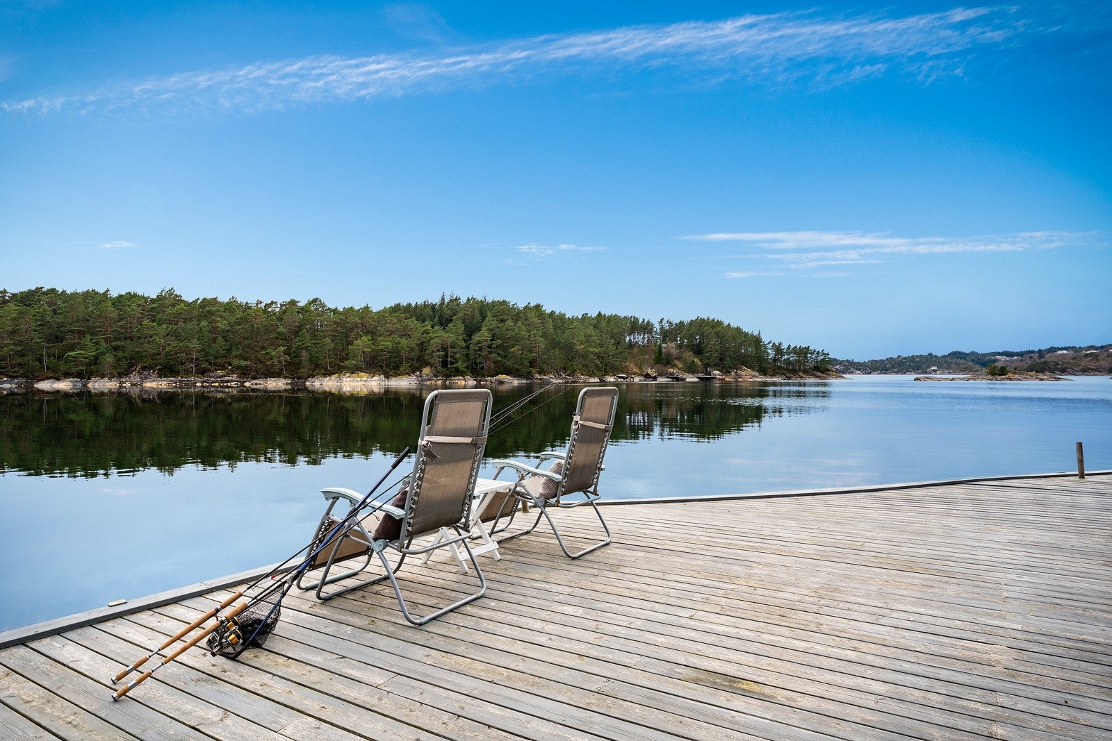 Fra eiendommen kan man fiske direkte fra bryggen, eller hive seg uti båten og kose seg med de gode fiskemulighetene nærområdet byr på. Galleribilde