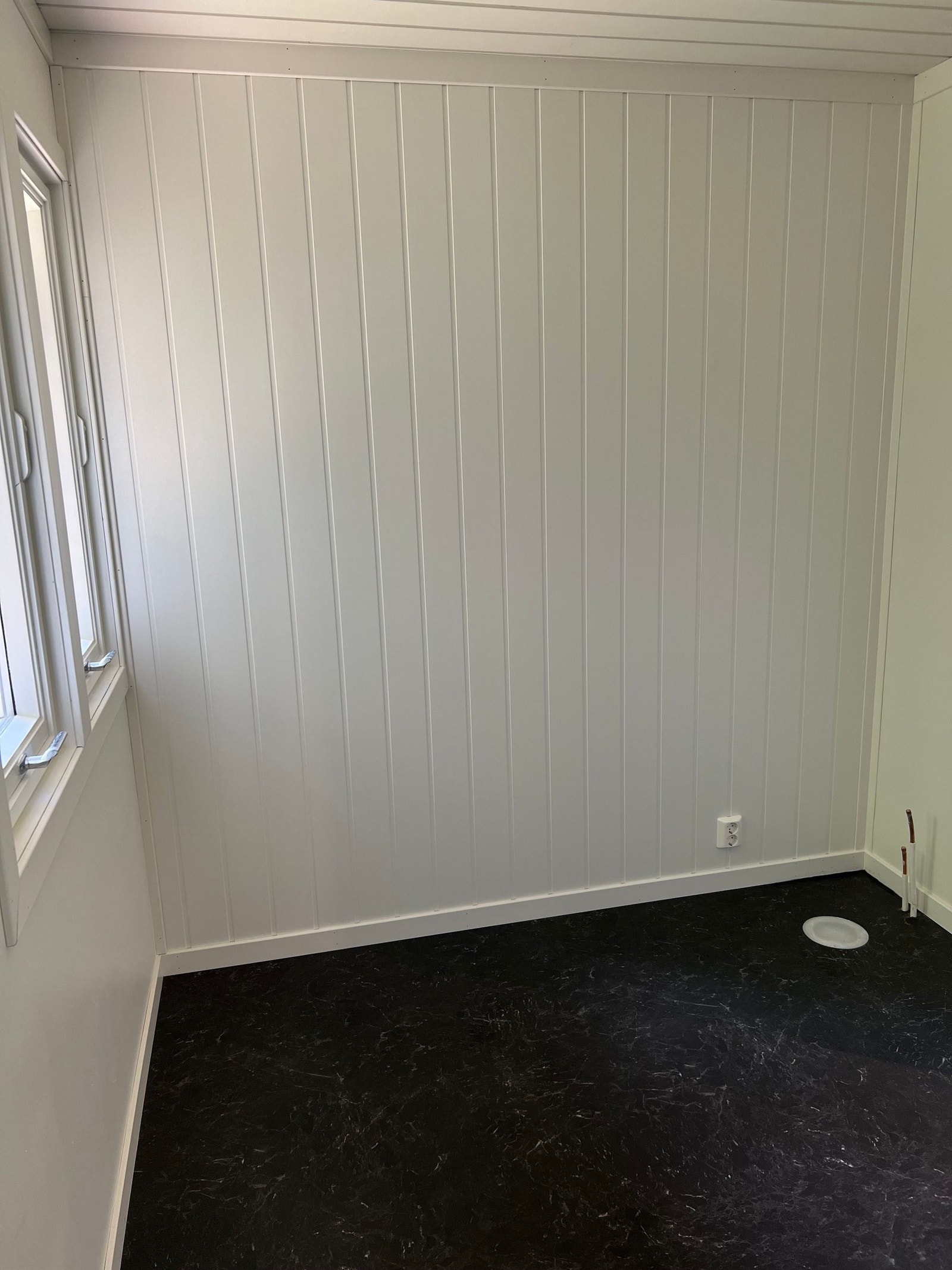 Nyoppusset rom med opplegg for dusjkabinett med tanke på evt utleiedel Galleribilde