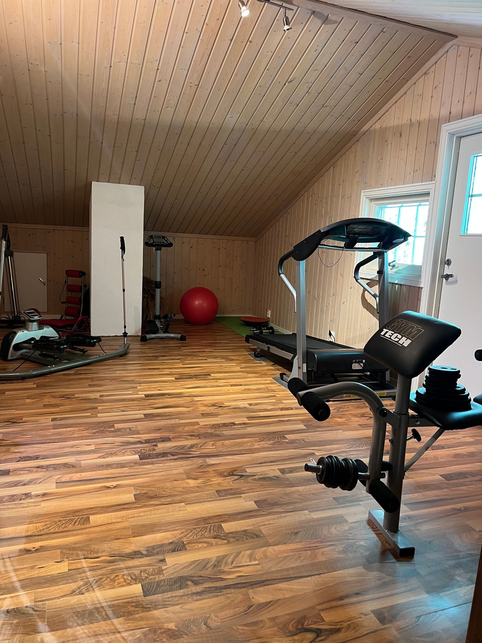 Treningsrom/hobbyrom, stort potensiale ved evt utleie Galleribilde