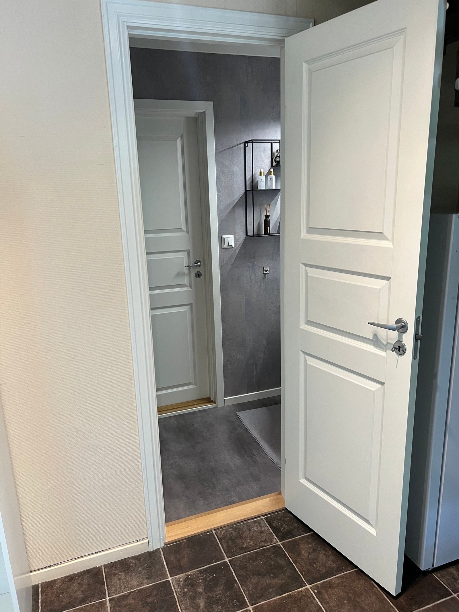 Gjennomgang fra kjøkken til gang Galleribilde