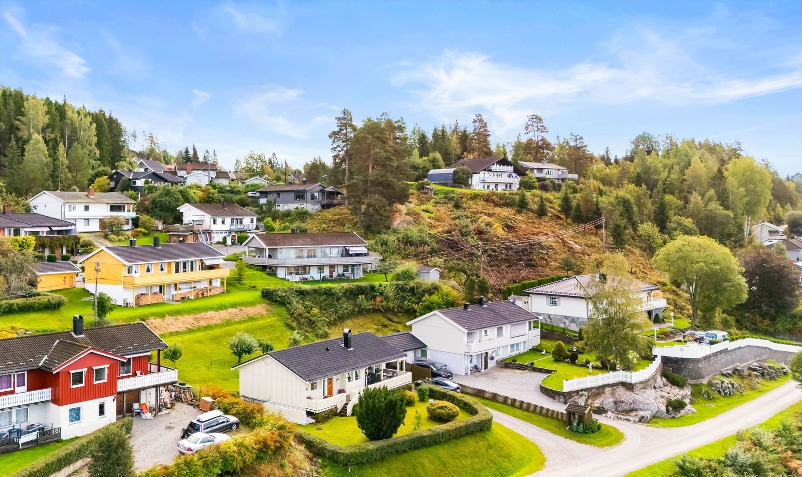 For pendlere er det ca. 6 minutter til Eidsvoll stasjon og 29 minutter til Oslo Gardermoen. Galleribilde