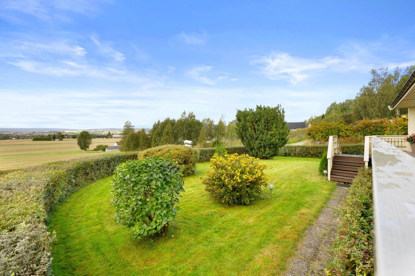 Flott innramming av eiendommen. Galleribilde