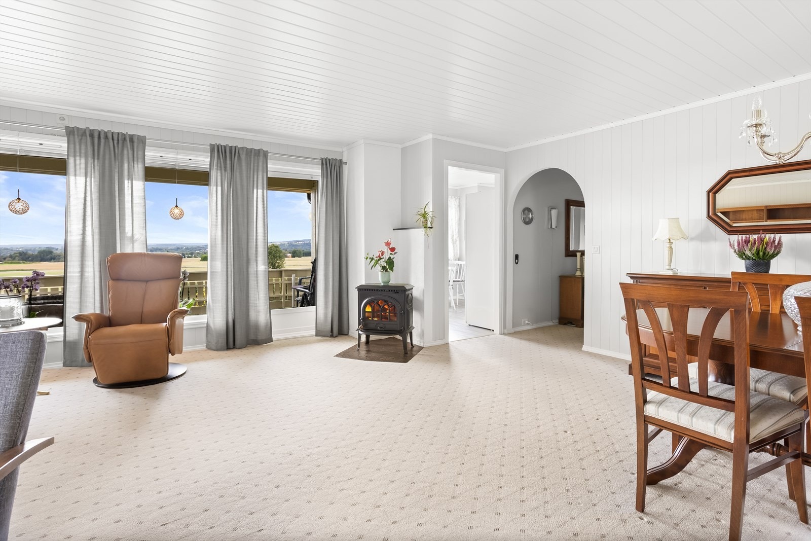 Peisovnen sørger for godt med varme til hele rommet. Galleribilde