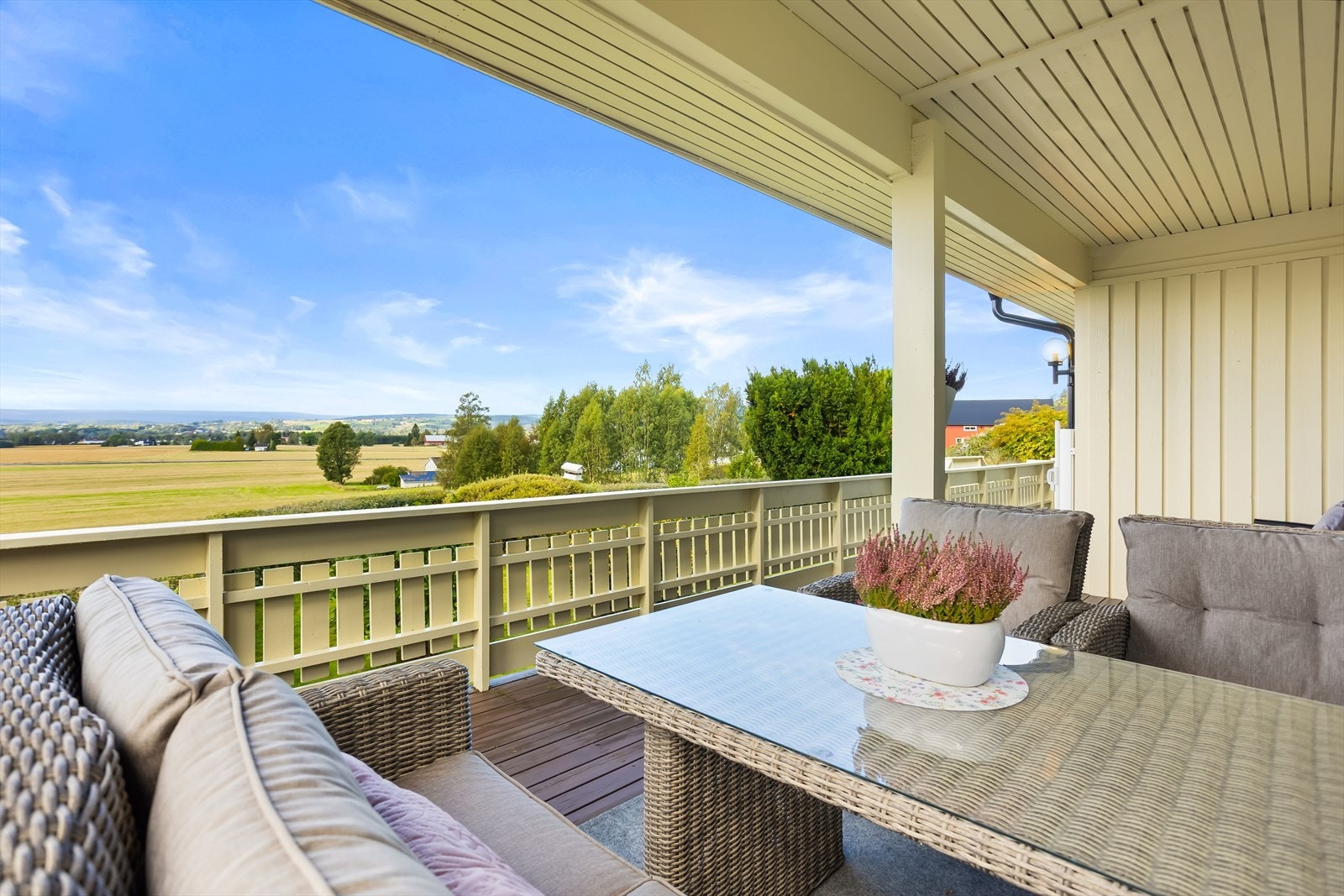 Flott utsyn til langlige og idylliske omgivelser. Galleribilde