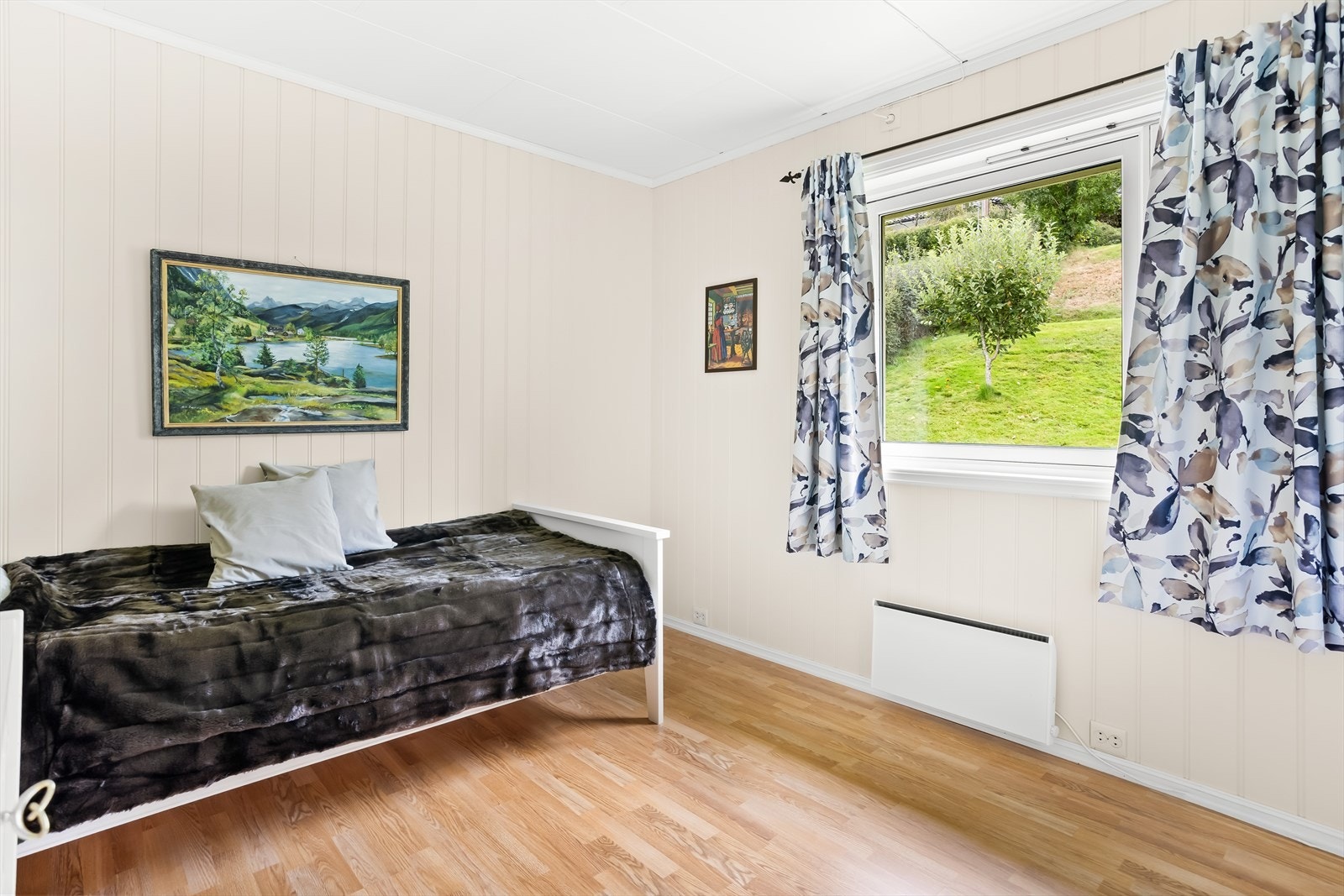 Soverom II er møblert med seng og har mange bruksmuligheter. Galleribilde