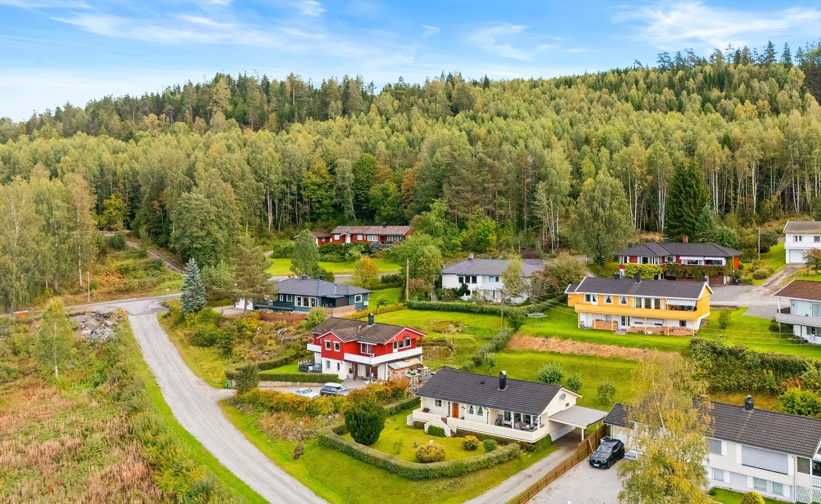 Boligen ligger i et etablert og barnevennlig område. Galleribilde