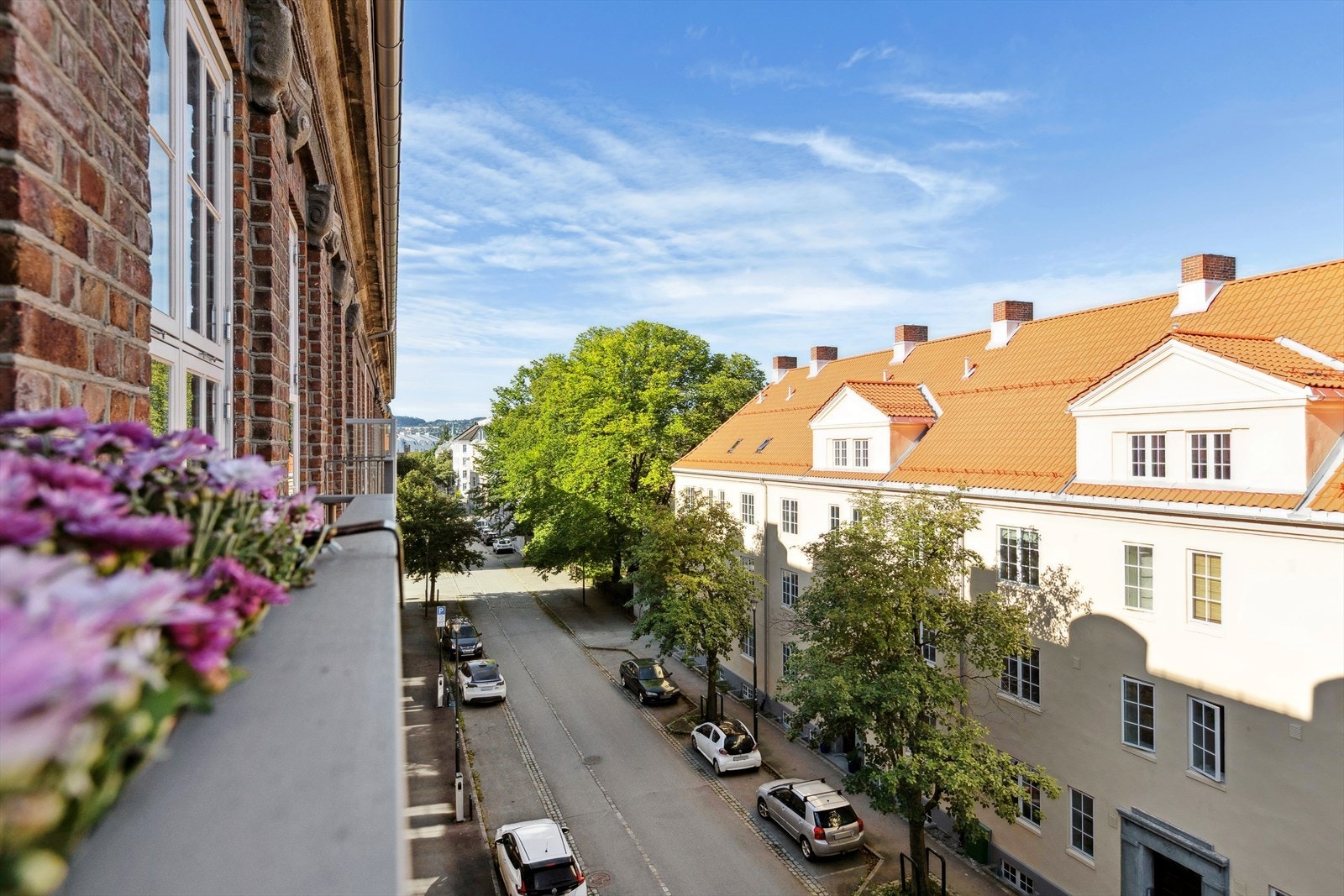 I umiddelbar nærhet ligger Lademoparken, som blir godt brukt av folk i alle aldre året rundt. Galleribilde