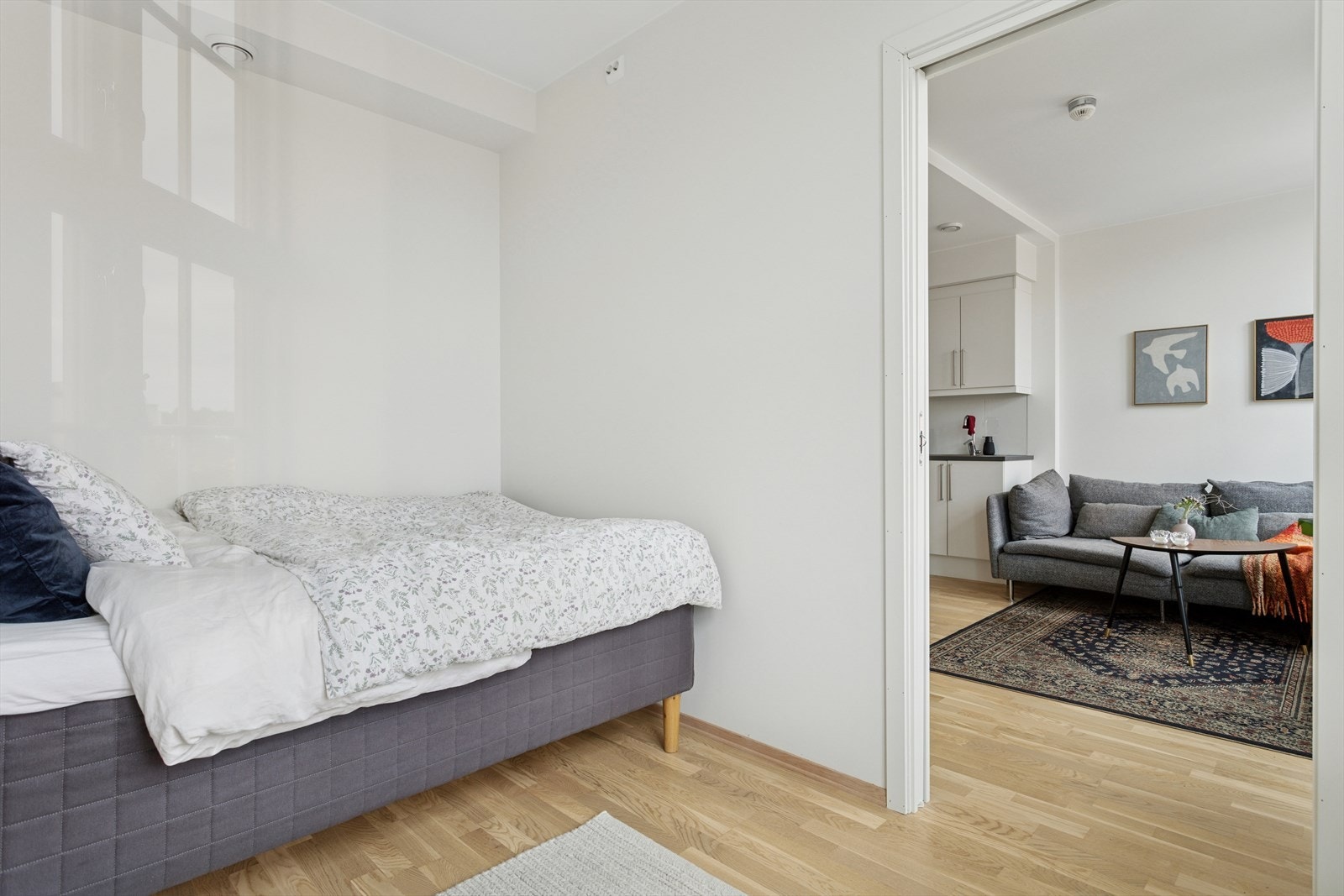 Soverom med god plass til garderobeskap. Galleribilde