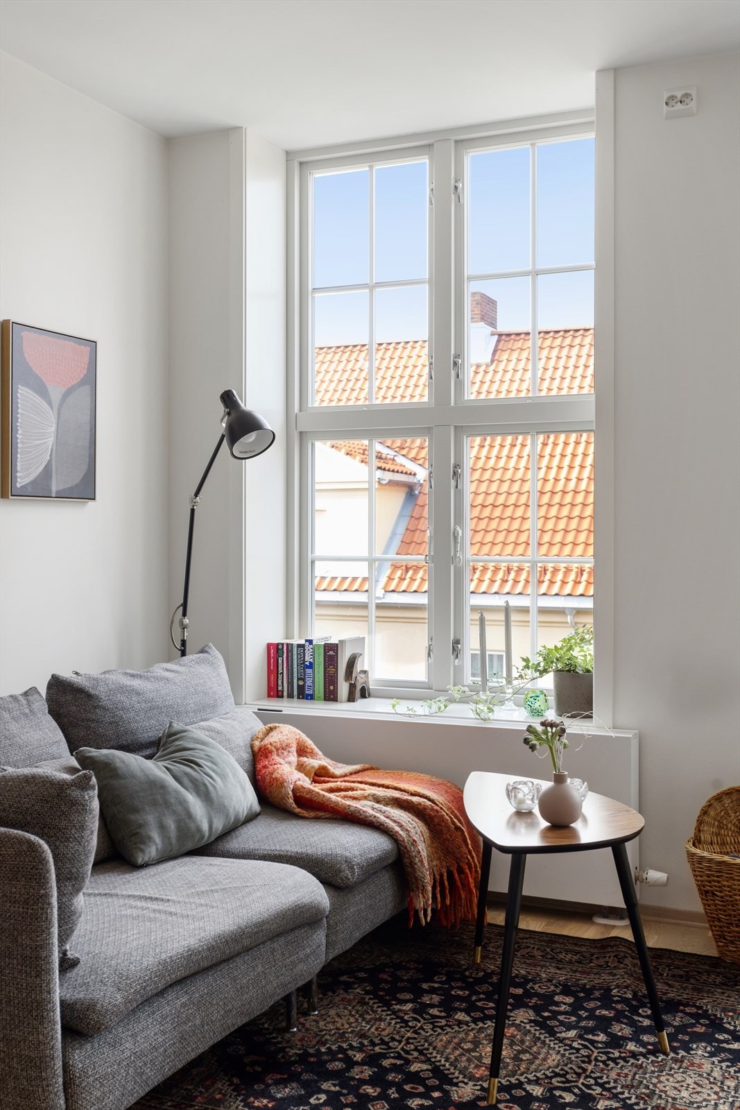 Her bor du sentralt og lettvint, med flotte turområder og kollektivtilbud rett utenfor døren. Galleribilde