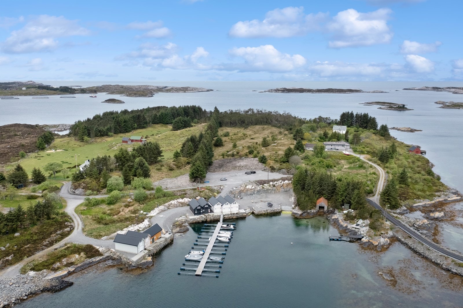 Flott beliggenhet med storhavet like ved. Galleribilde