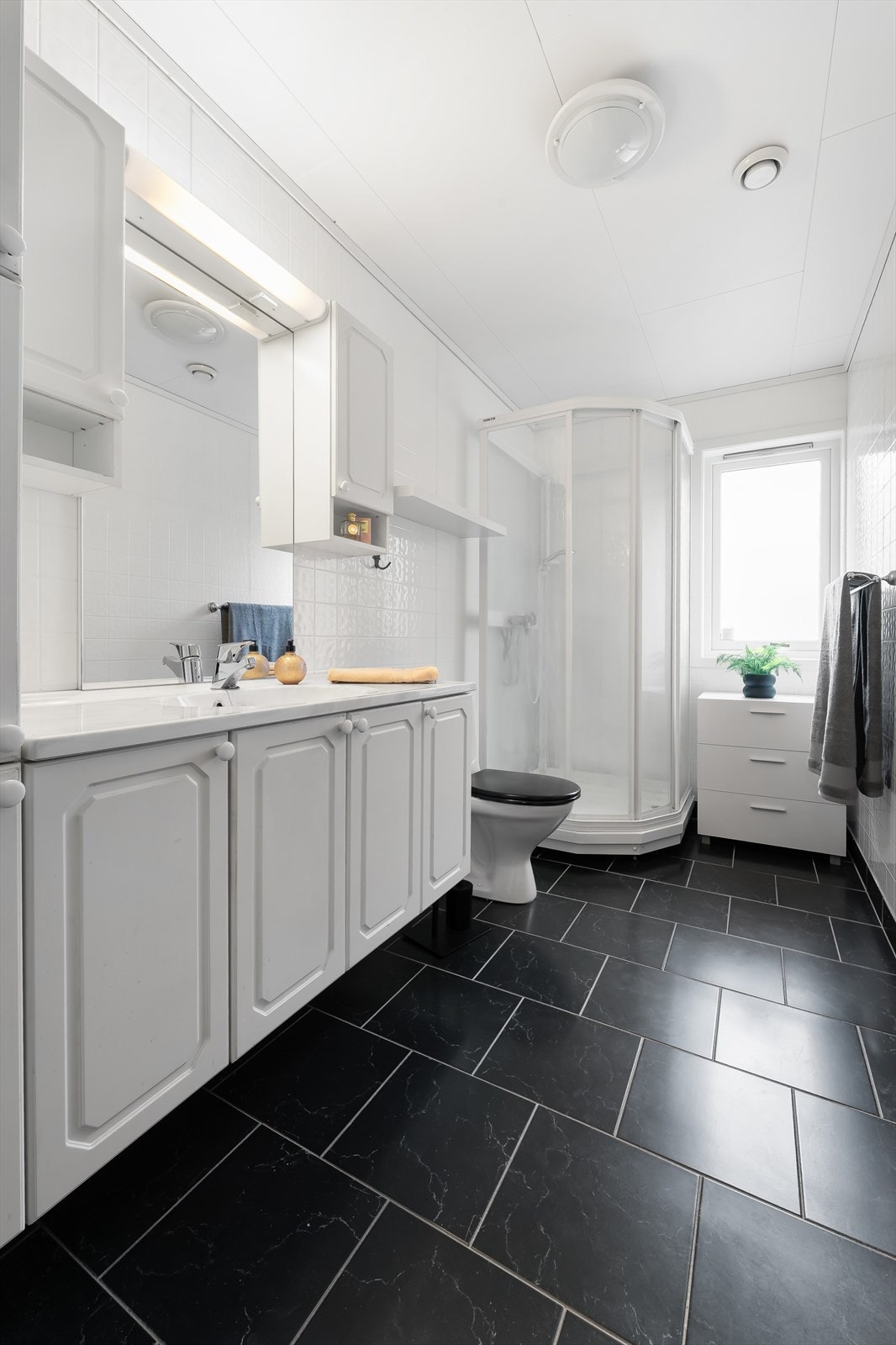 Bad i 1.etasje. Galleribilde