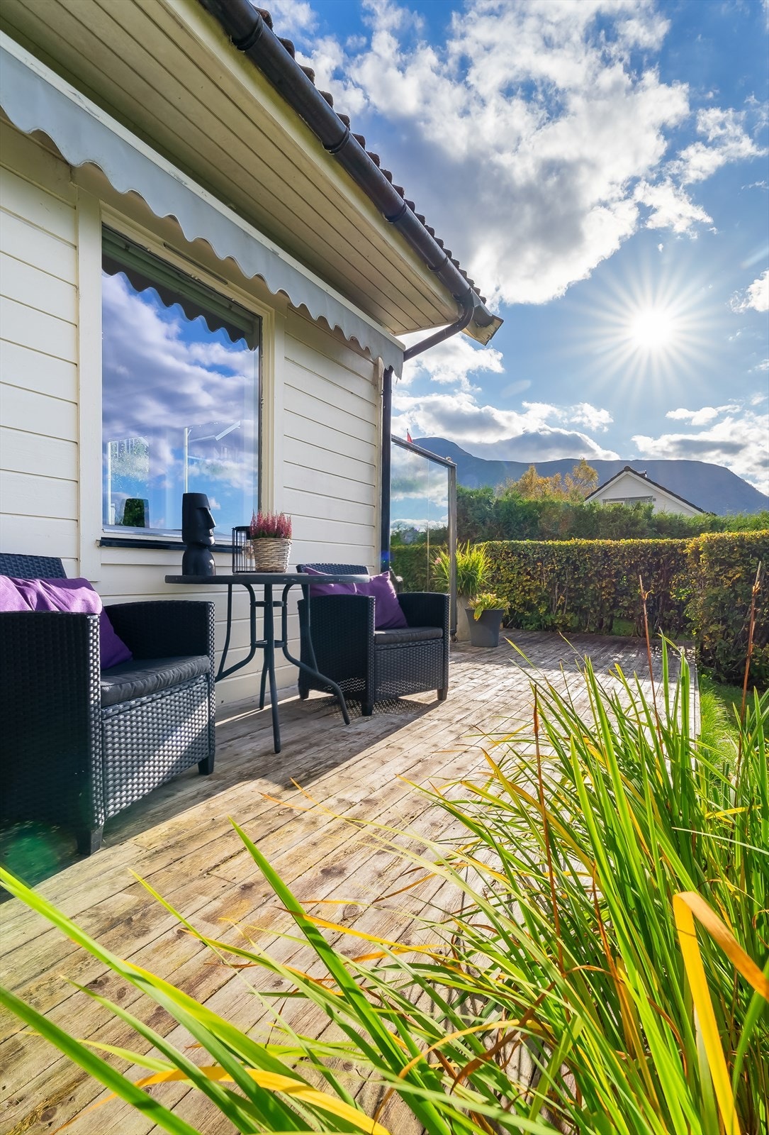 Uteområdet har gode solforhold. Galleribilde