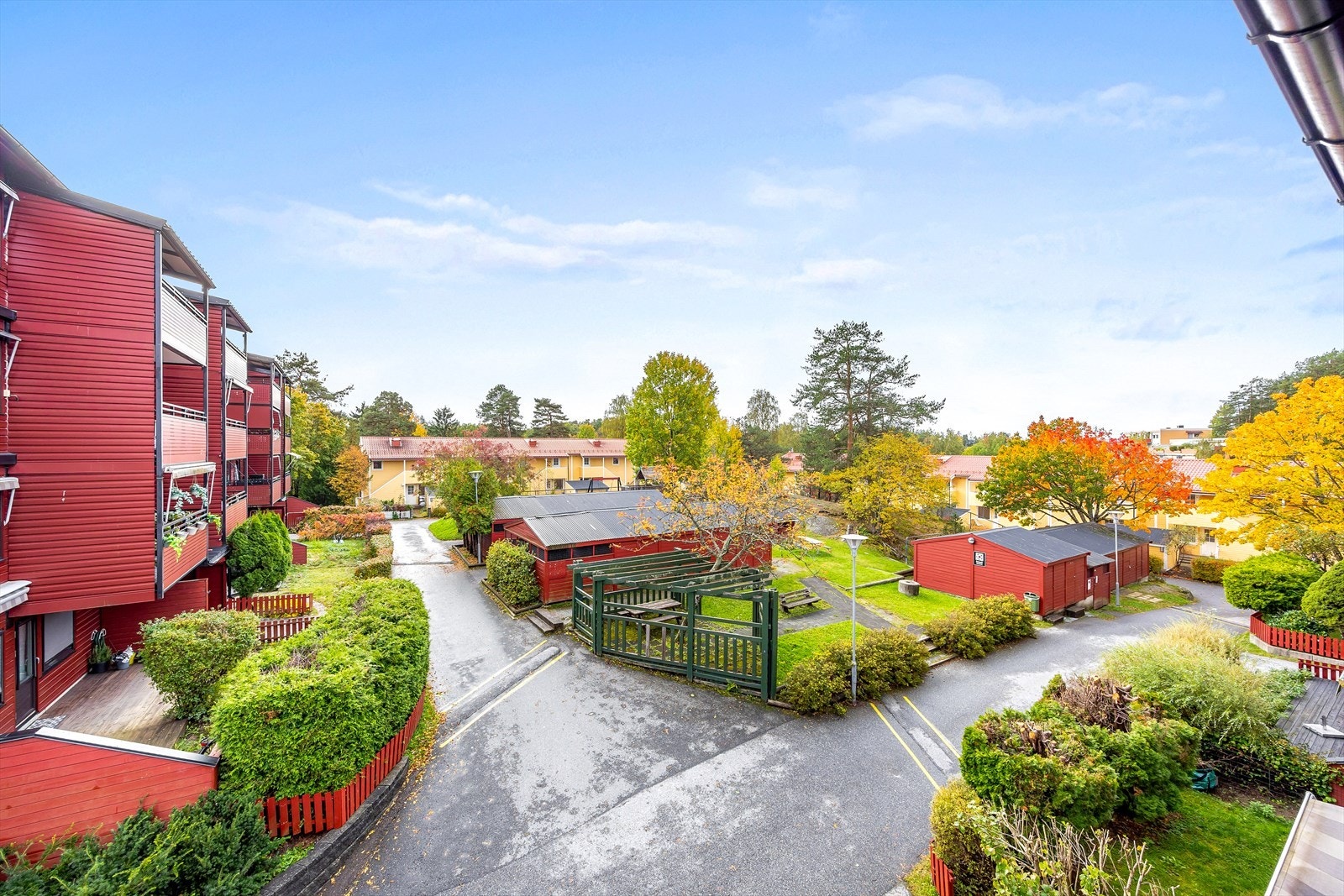 Hyggelig utsyn over nabolaget. Galleribilde