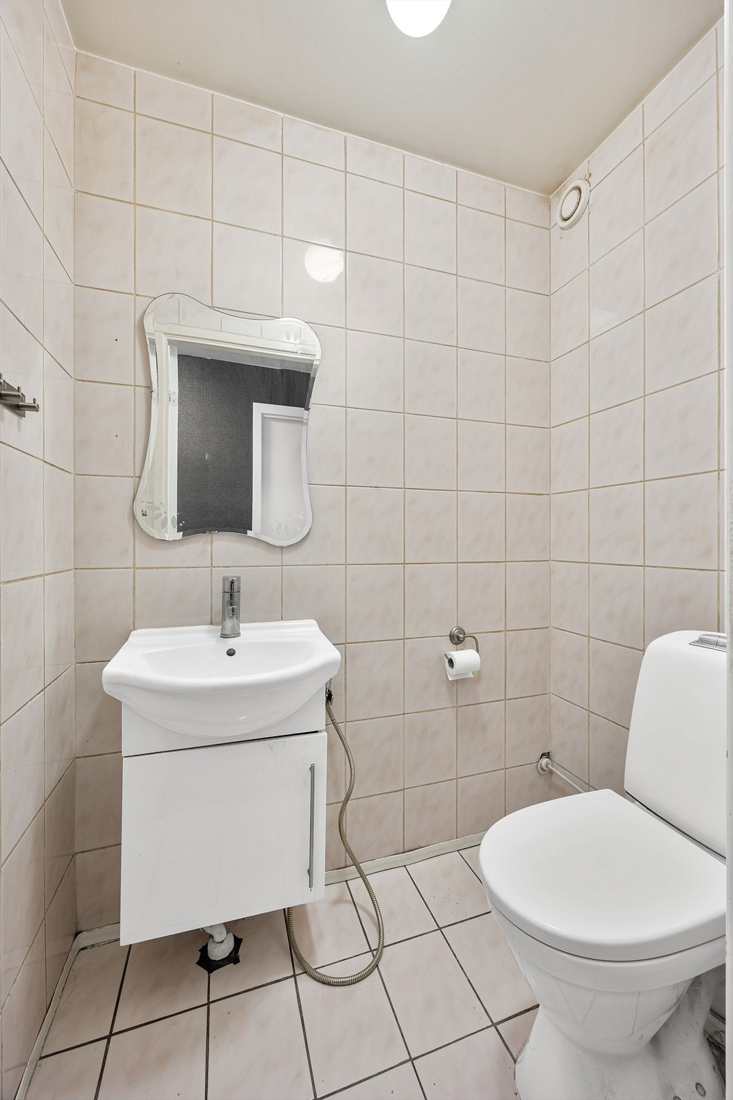 Toalettrommet ligger separert fra badet. Galleribilde