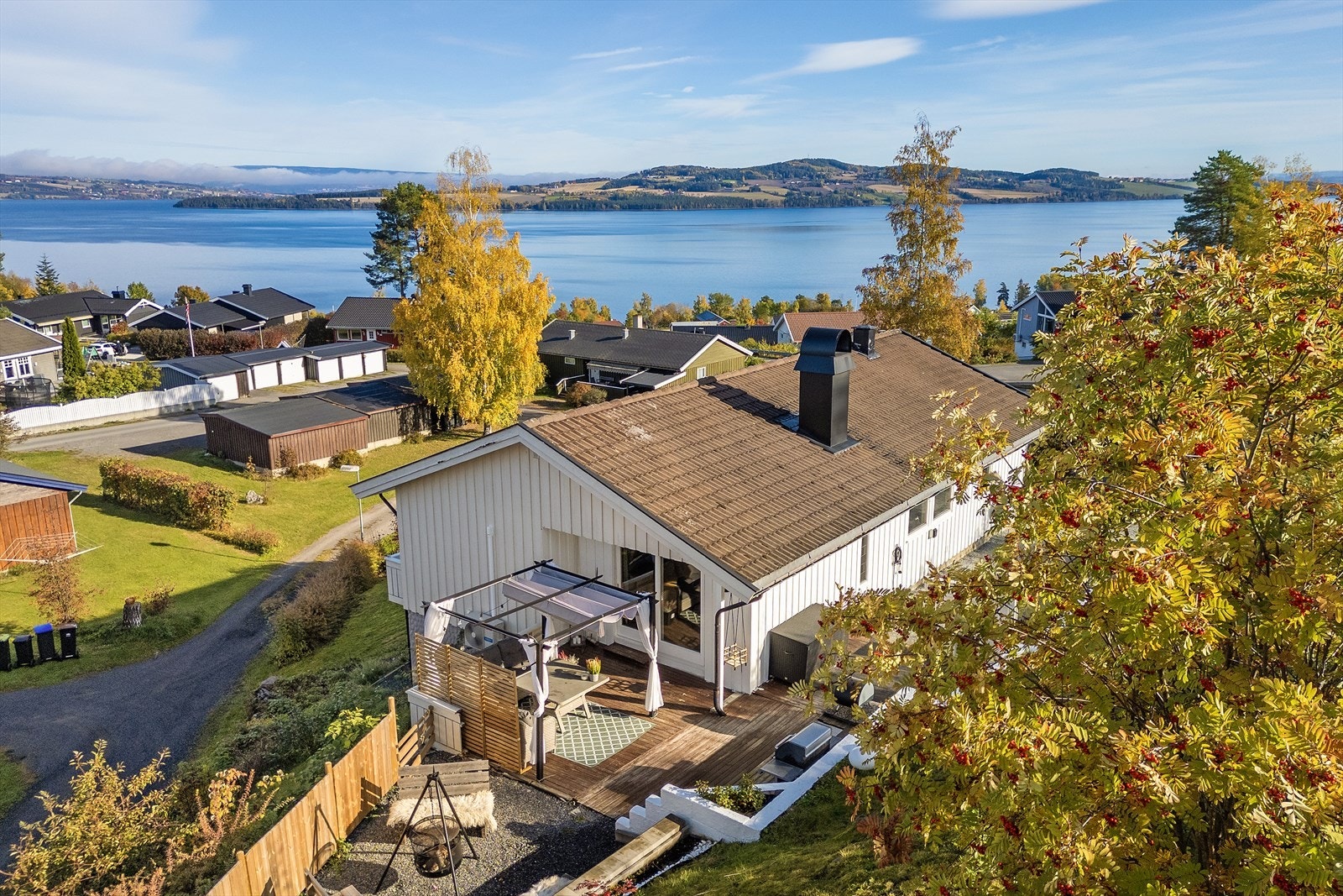 Fin uteplass utenfor stue. Galleribilde