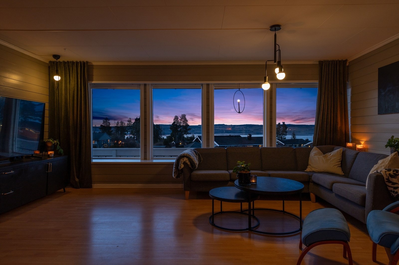 Vakkert lys til solnedgang. Galleribilde