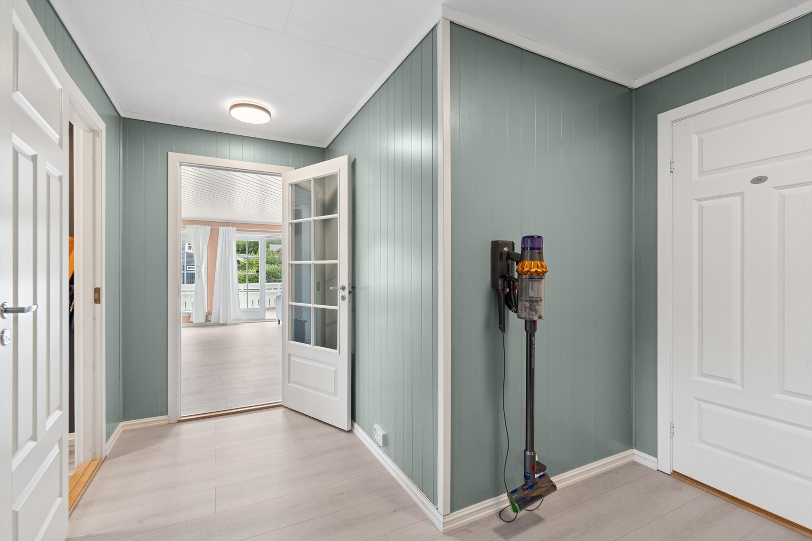 Luftig gang - Her ønskes du velkommen inn! Galleribilde