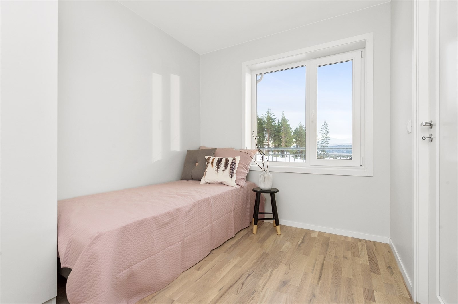 (Alle bilder er hentet fra leilighet i etasjen under som er identisk.) Galleribilde