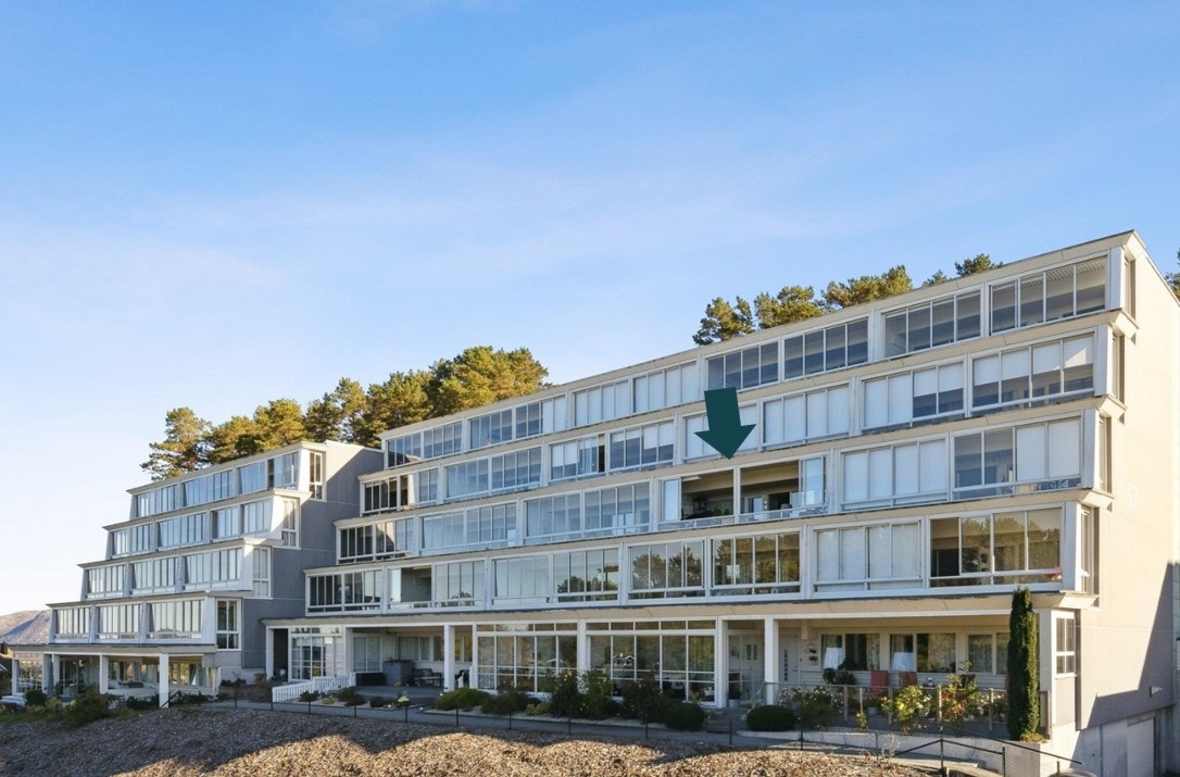 Leiligheten ligger fint til i byggets andre etasje. Galleribilde