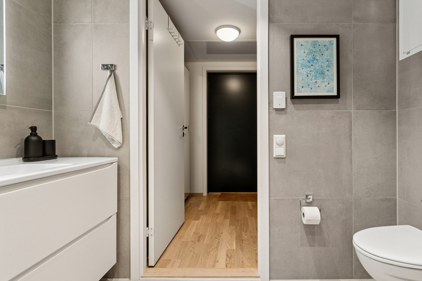 Baderom og entré. Galleribilde