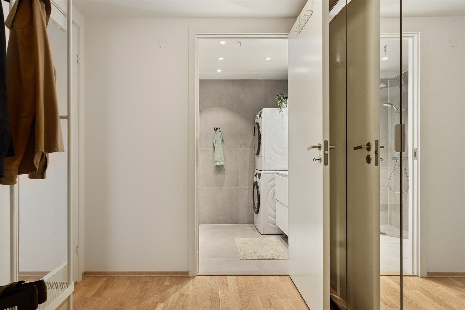 Entré og baderom. Galleribilde