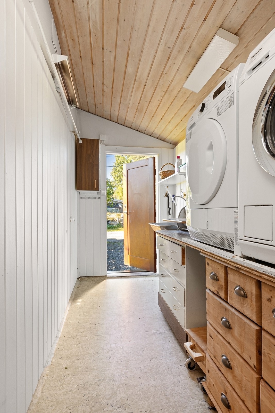Vaskerom med egen utgang. Galleribilde